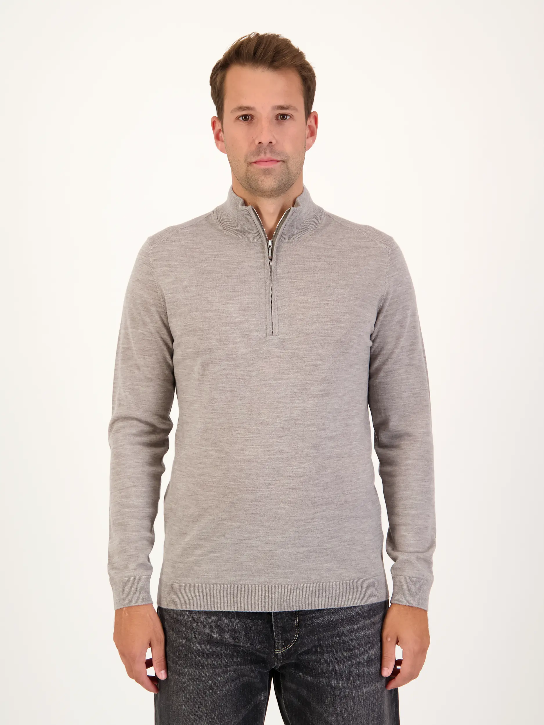 Pullover 'Trento' - Artikel Vorderseite getragen von einem Modell - Farbe: Beige