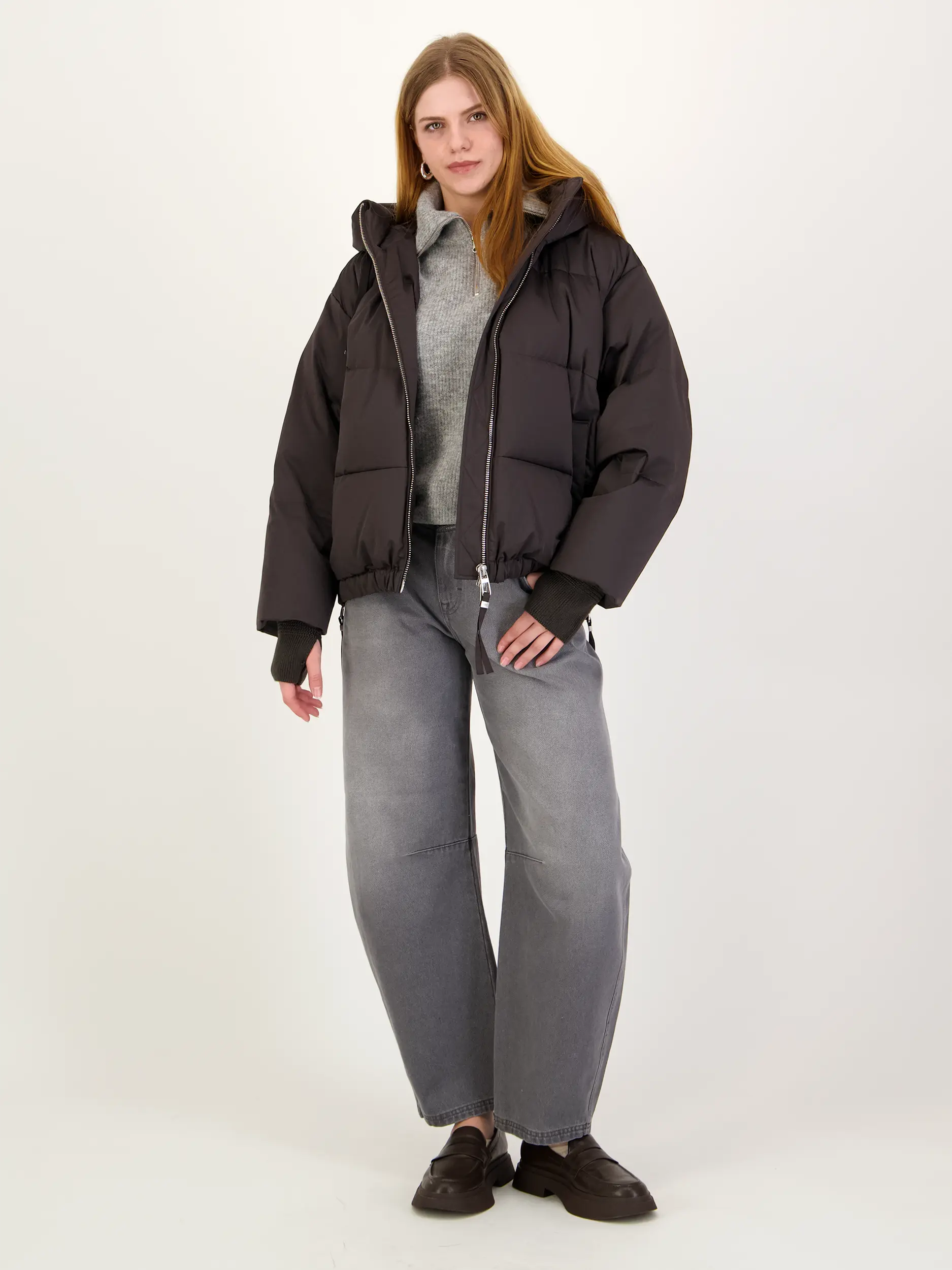 Jacke 'Heka' - Artikel Teil eines Outfits getragen von einem Modell - Farbe: Braun