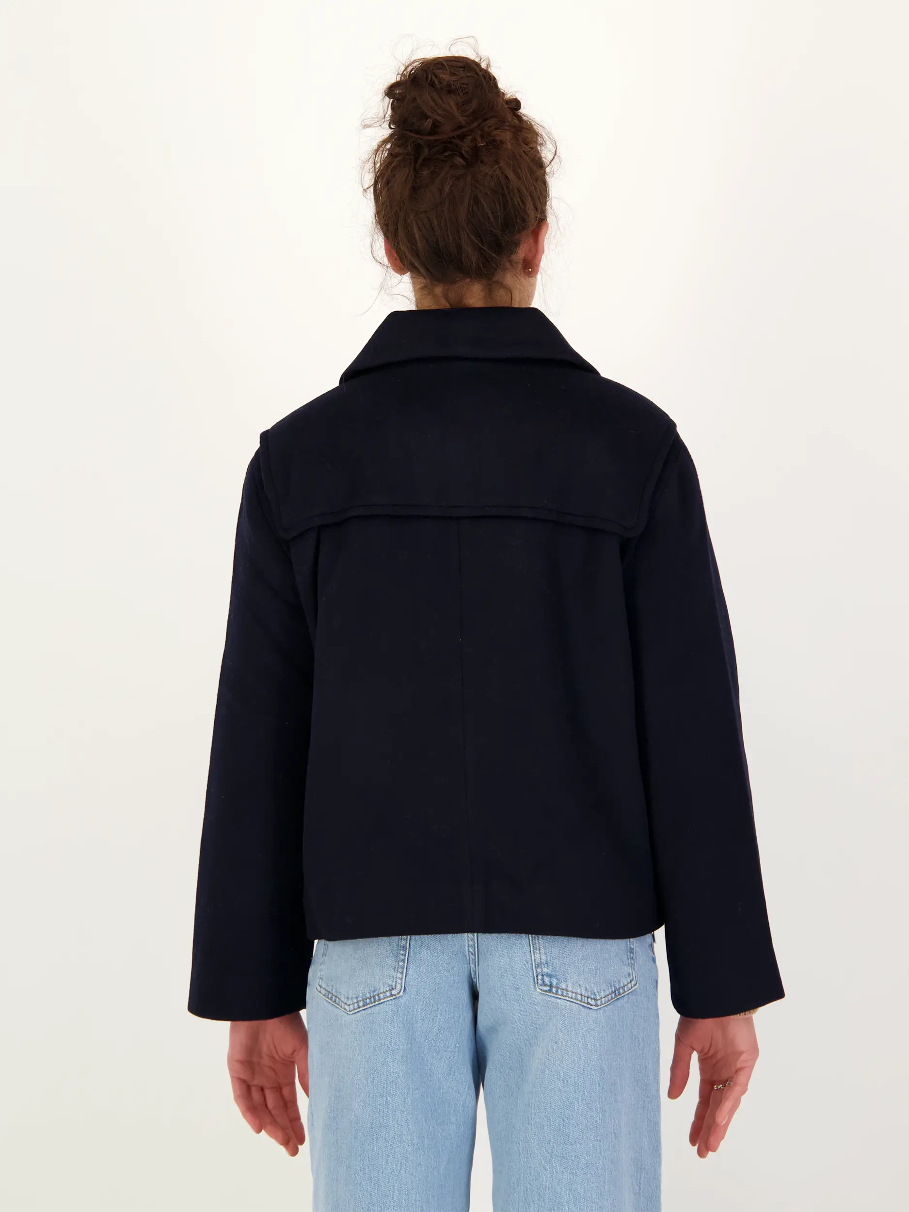 Wolljacke - Artikel Rückseite getragen von einem Modell - Farbe: Blau