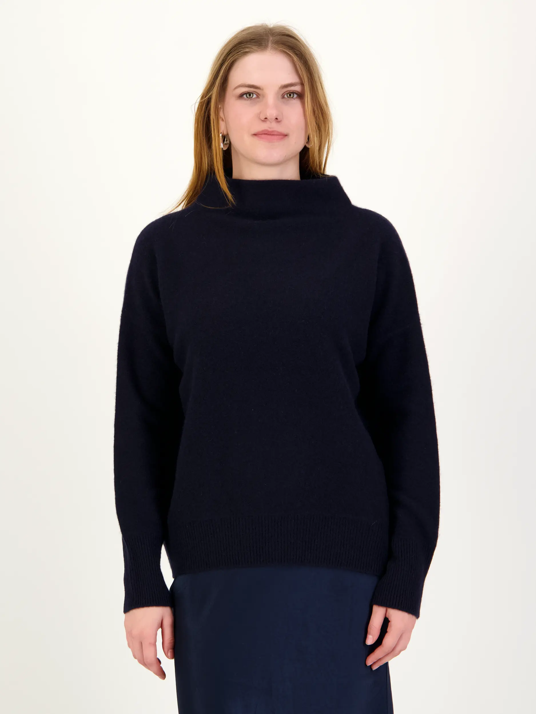 Pullover - Artikel Vorderseite getragen von einem Modell