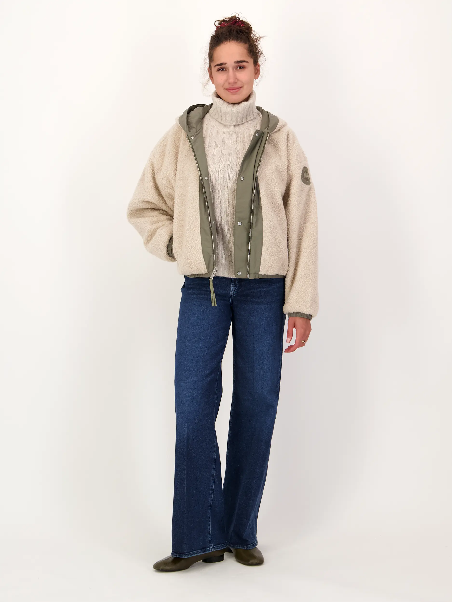 Wolljacke 'Alberni' - Artikel Teil eines Outfits getragen von einem Modell - Farbe: Grau