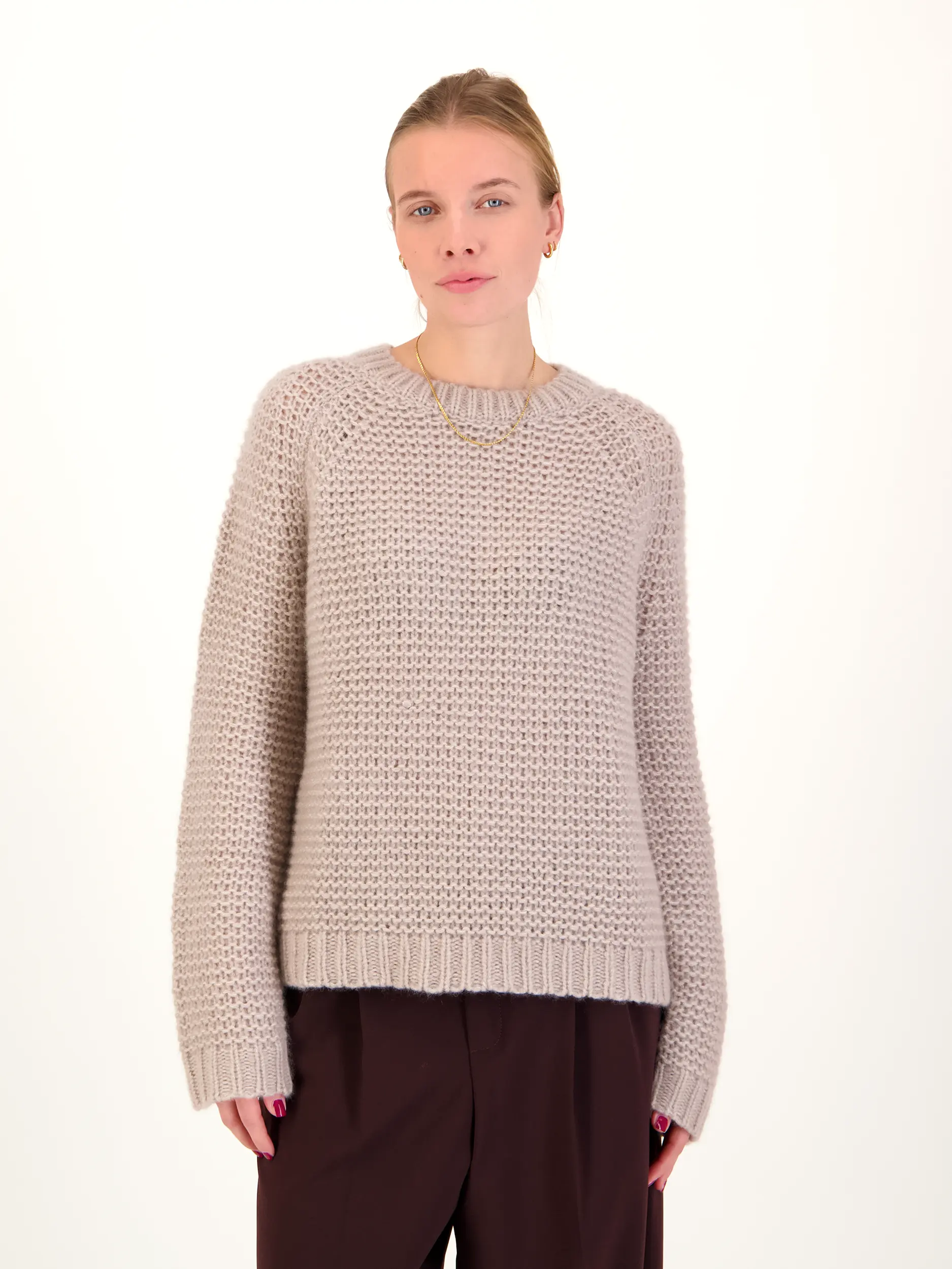 Pullover aus Kaschmir langarm - Artikel Vorderseite getragen von einem Modell - Farbe: Braun