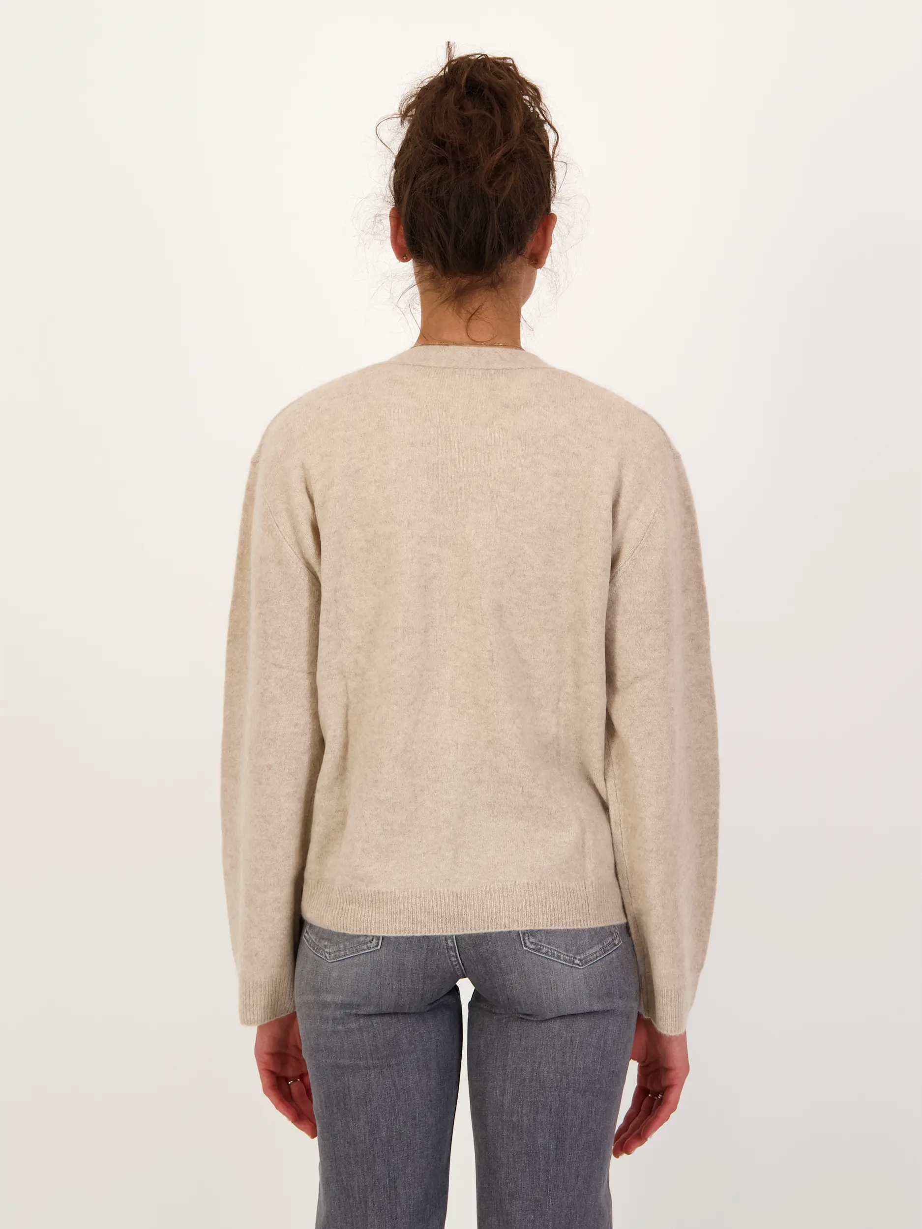 Strickjacke aus Kaschmir langarm - Artikel Rückseite getragen von einem Modell - Farbe: Beige