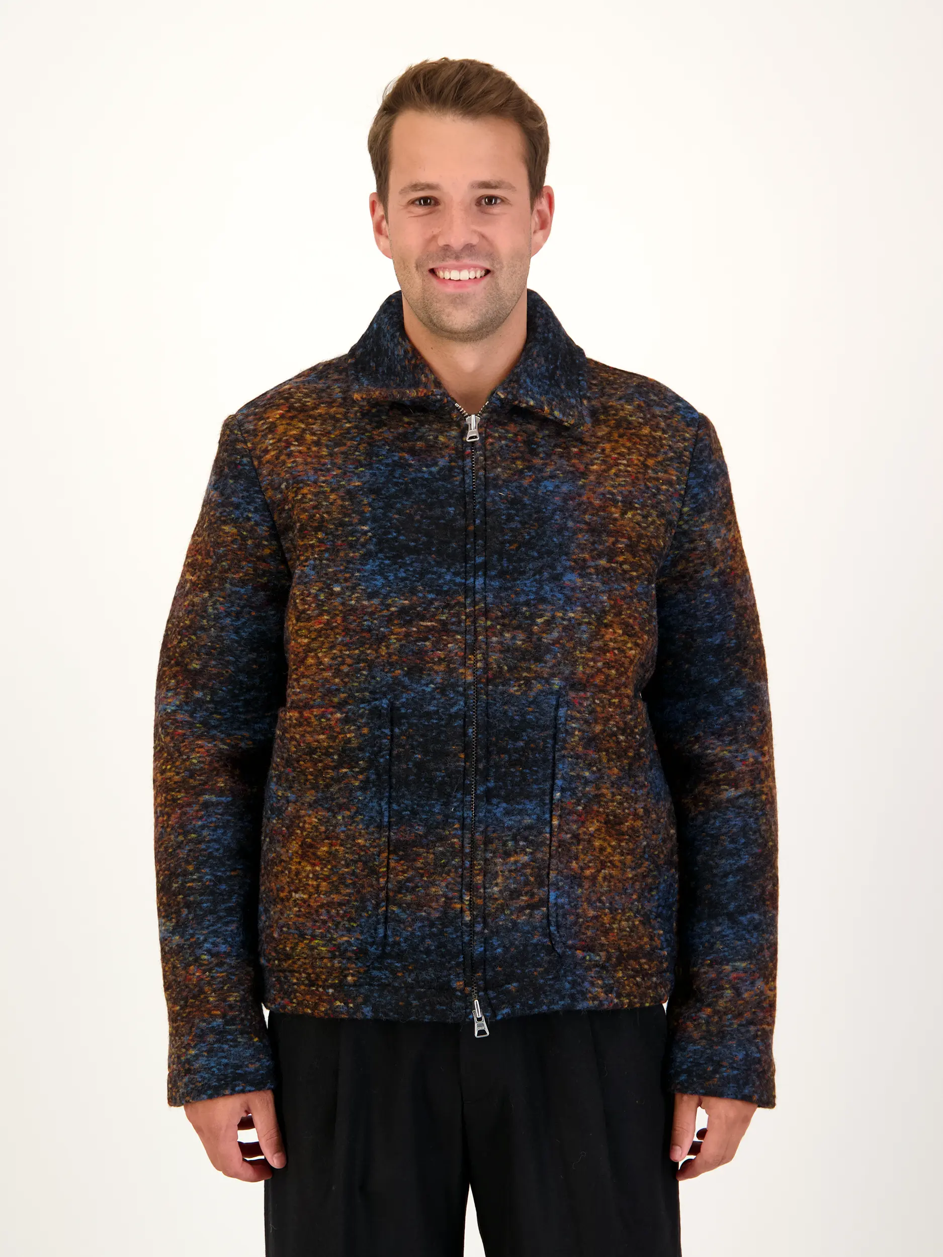 Jacke 'Gael' aus Woll-Mix - Artikel Vorderseite getragen von einem Modell - Farbe: Blau