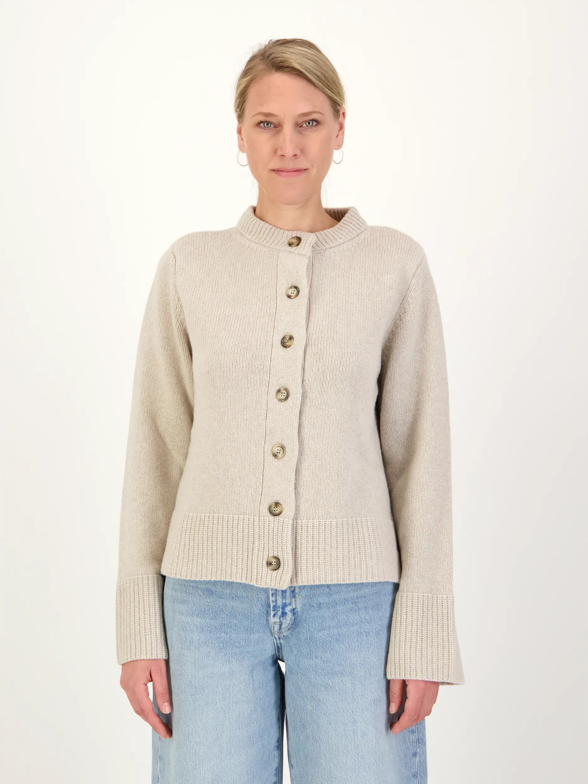 Strickjacke 'Dorothea' aus Kaschmir-Mix langarm - Artikel Vorderseite getragen von einem Modell