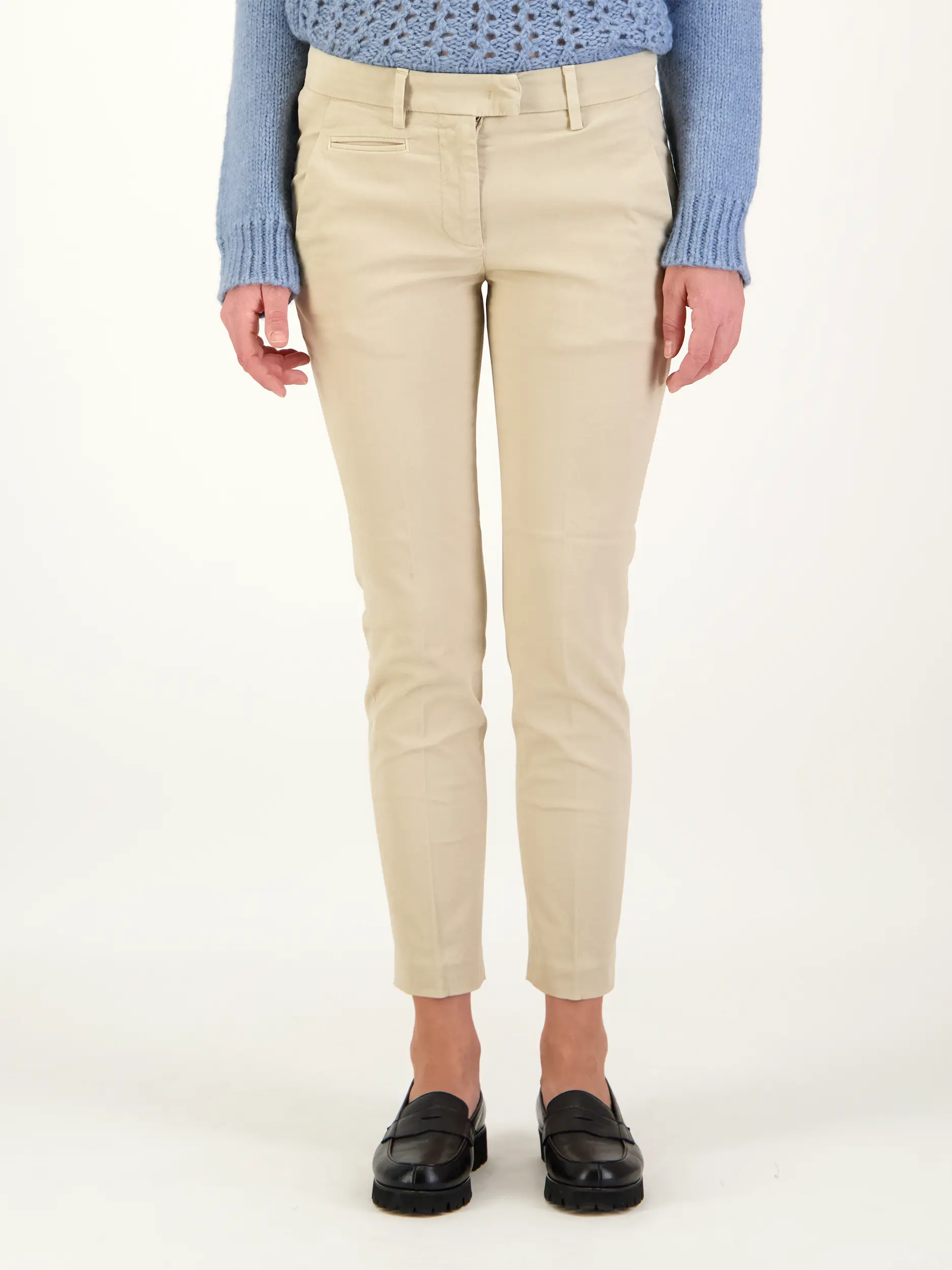 Chino - Artikel Vorderseite getragen von einem Modell - Farbe: Beige