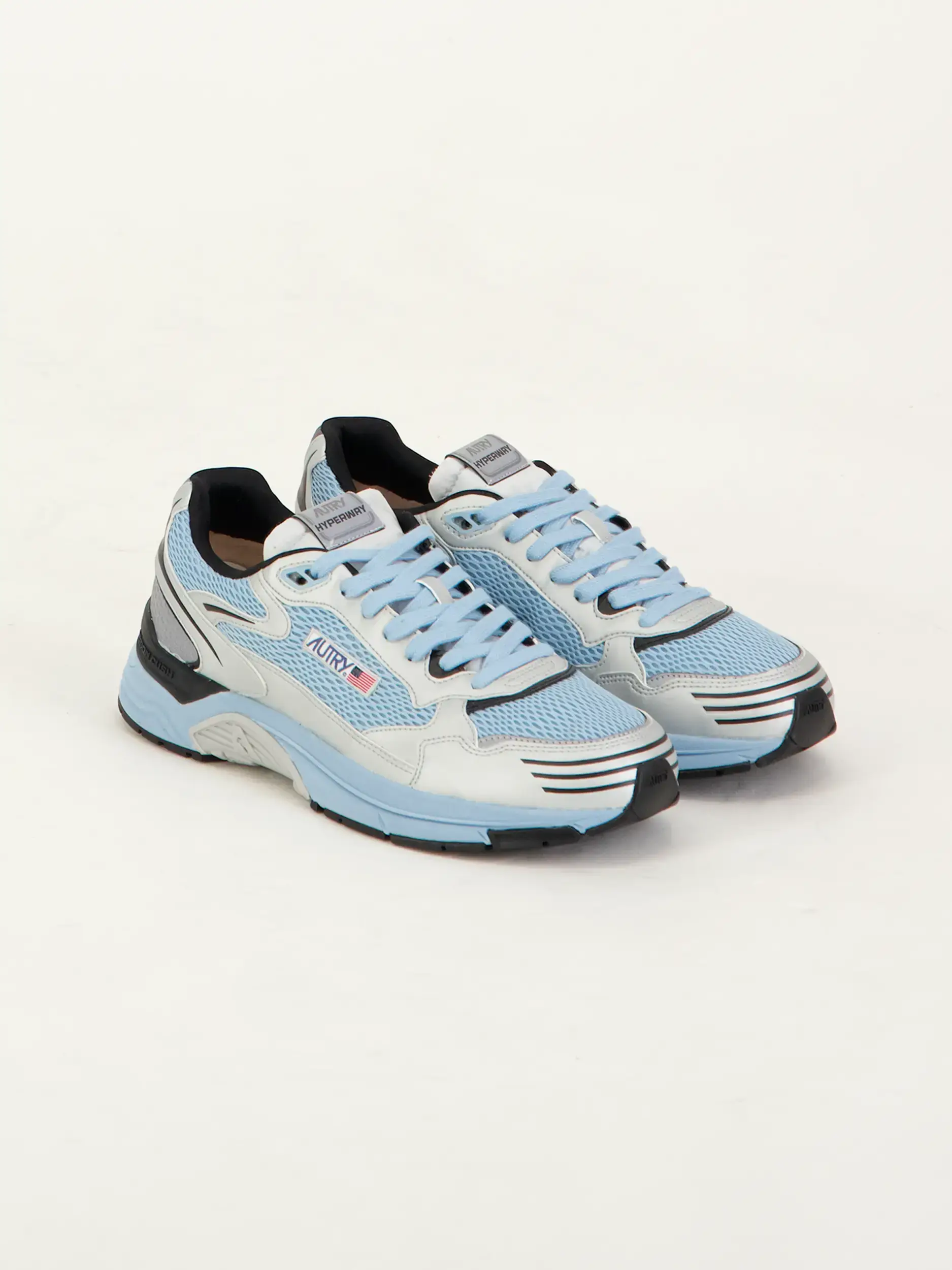 Sneaker 'Hyperway' - Artikel Teil eines Outfits getragen von einem Modell - Farbe: Blau