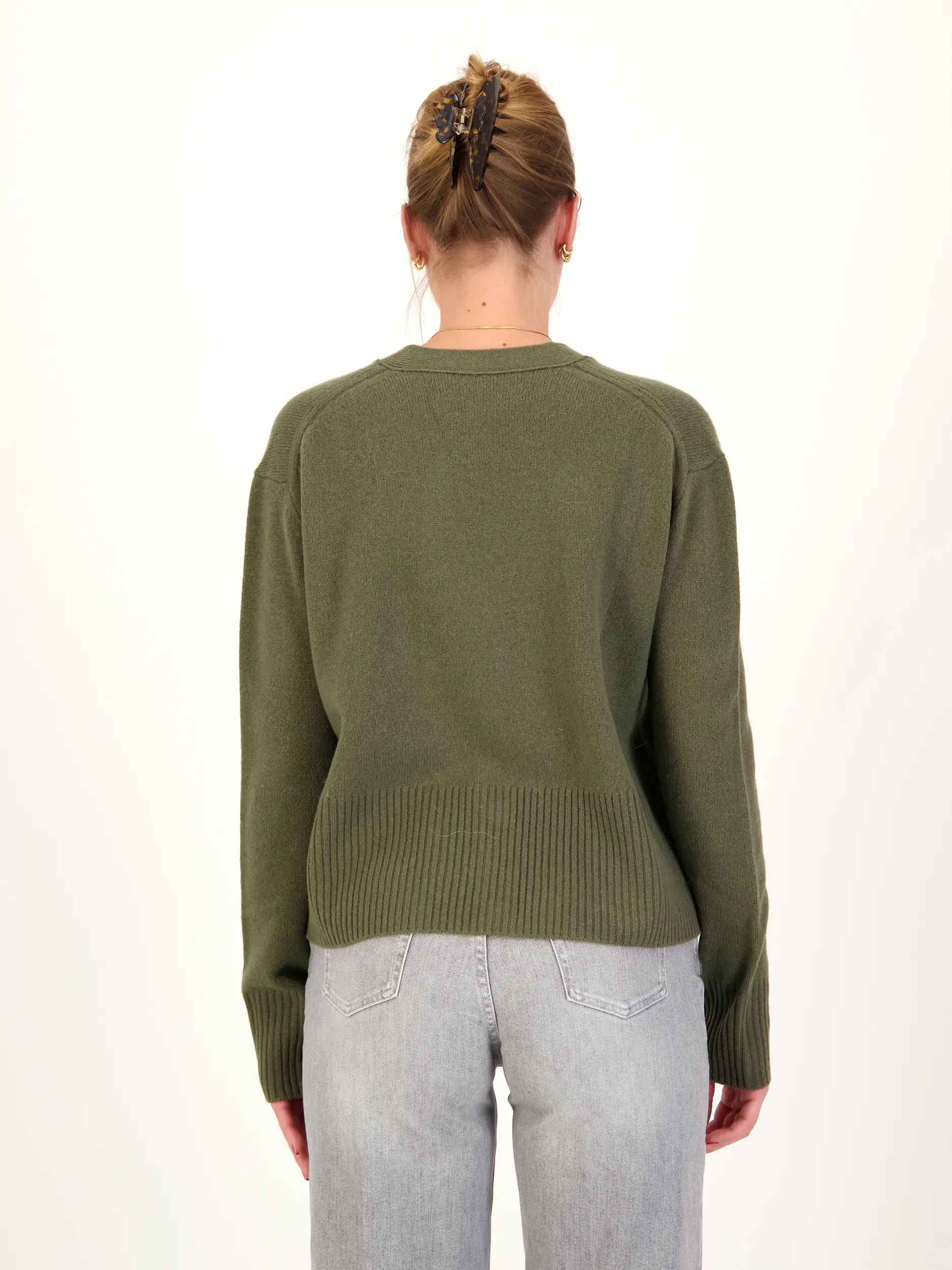 Strickjacke aus Wolle - Artikel Rückseite getragen von einem Modell - Farbe: Grün