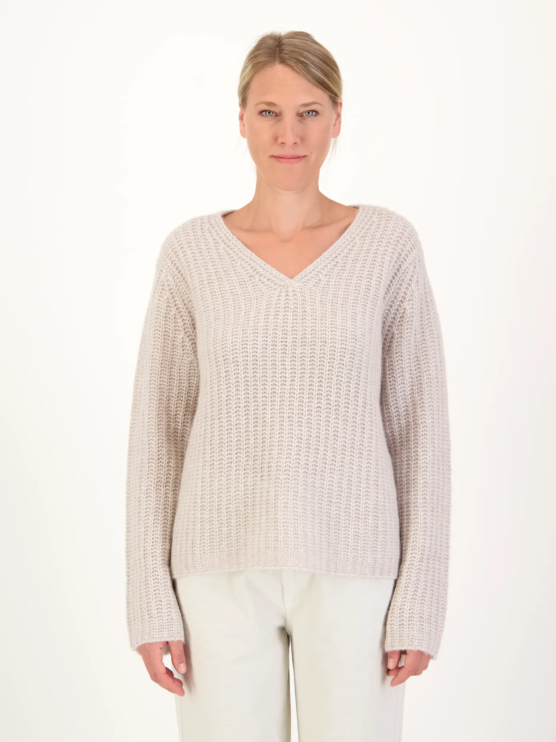 Pullover aus Kaschmir langarm - Artikel Vorderseite getragen von einem Modell - Farbe: Beige