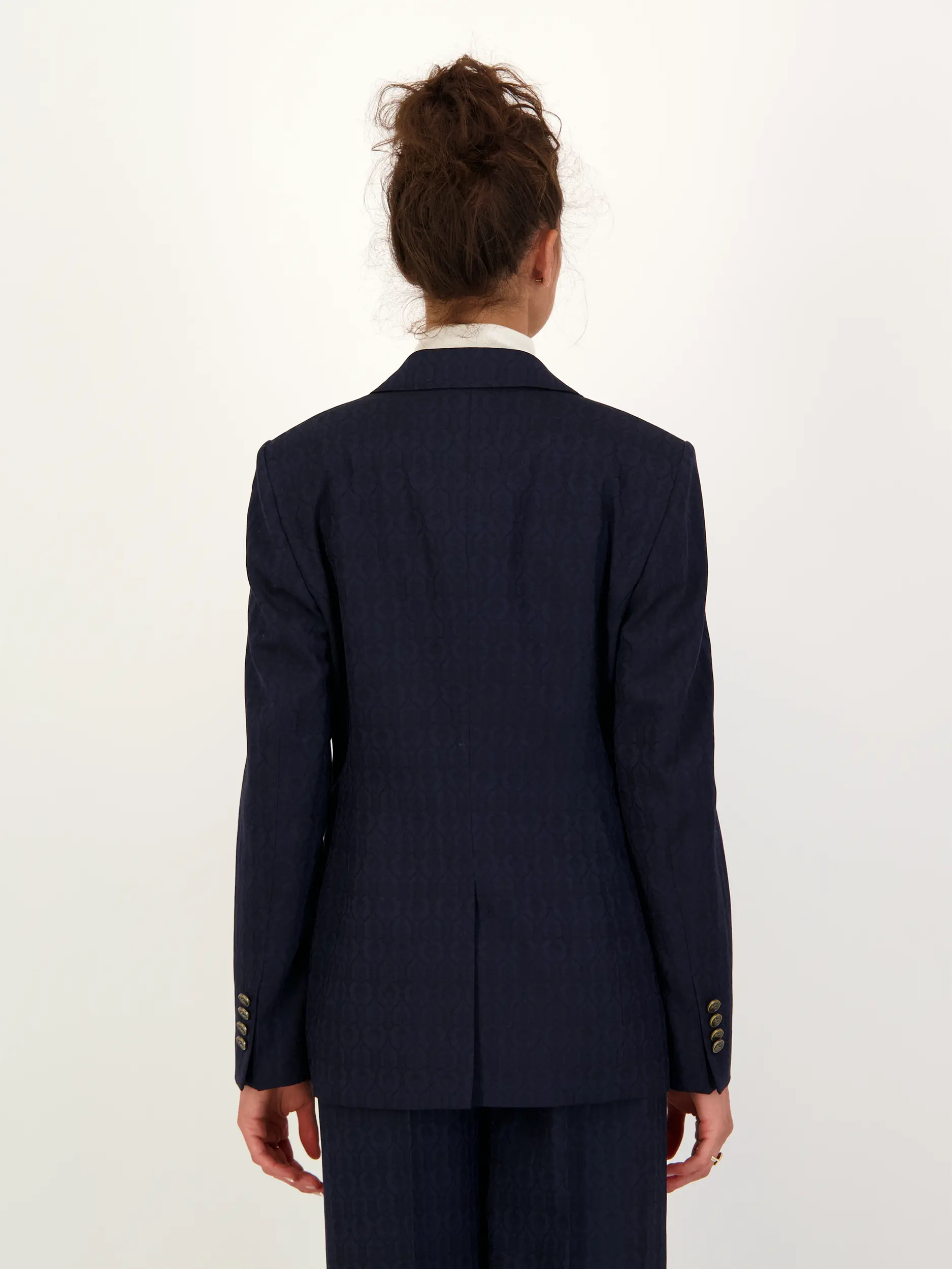 Blazer aus Wolle - Artikel Rückseite getragen von einem Modell