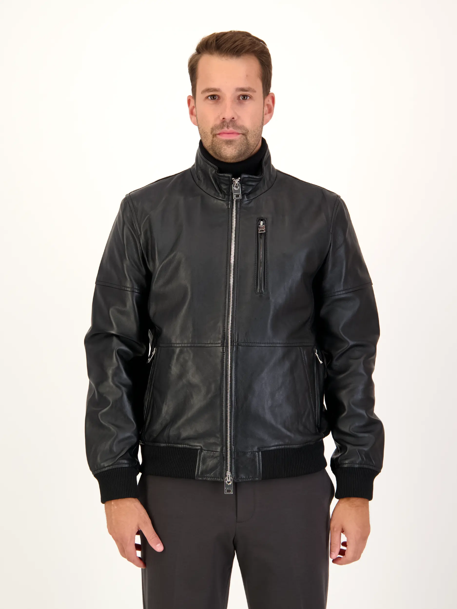 Lederjacke - Artikel Vorderseite getragen von einem Modell - Farbe: Schwarz