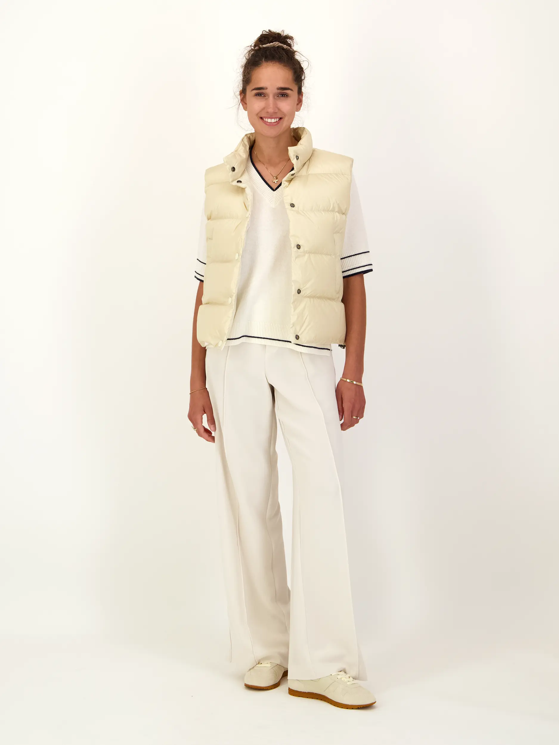 Pullover 'Chiri' aus Wolle 3/4-Arm - Artikel Teil eines Outfits getragen von einem Modell - Farbe: Creme