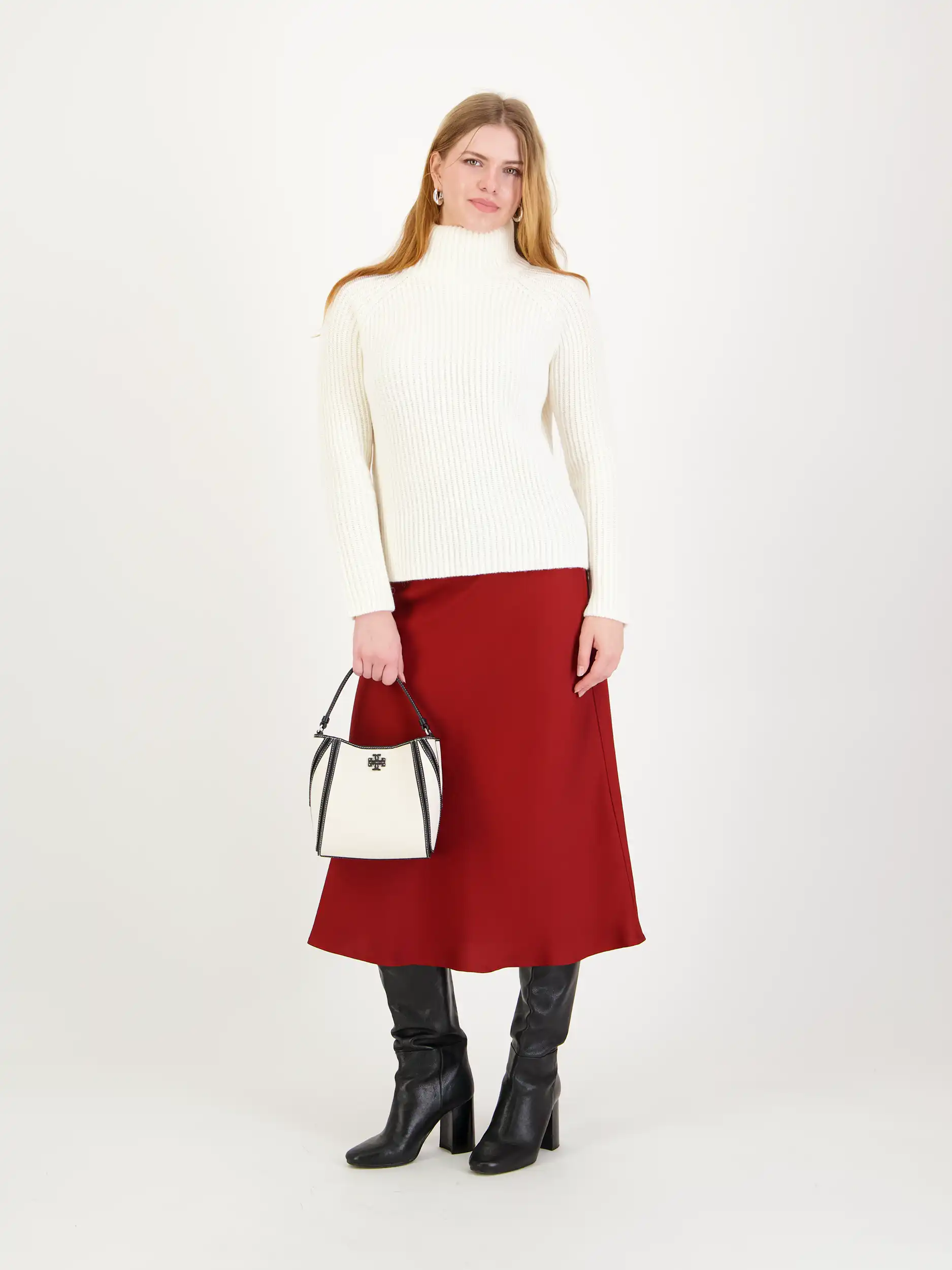Pullover 'Arwen' - Artikel Teil eines Outfits getragen von einem Modell - Farbe: Creme