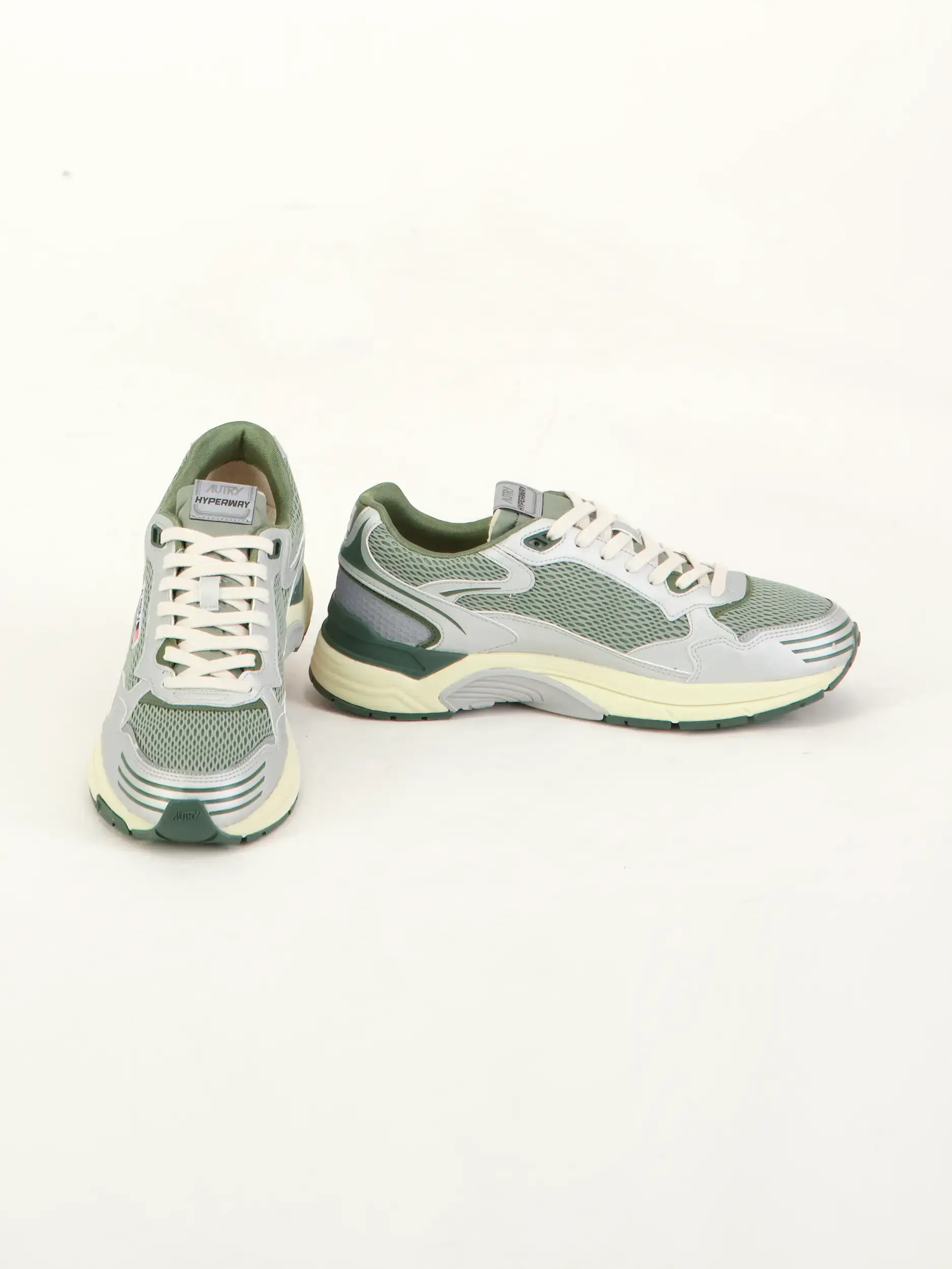 Sneaker 'Hyperway'  - Artikel Vorderseite getragen von einem Modell - Farbe: Grün