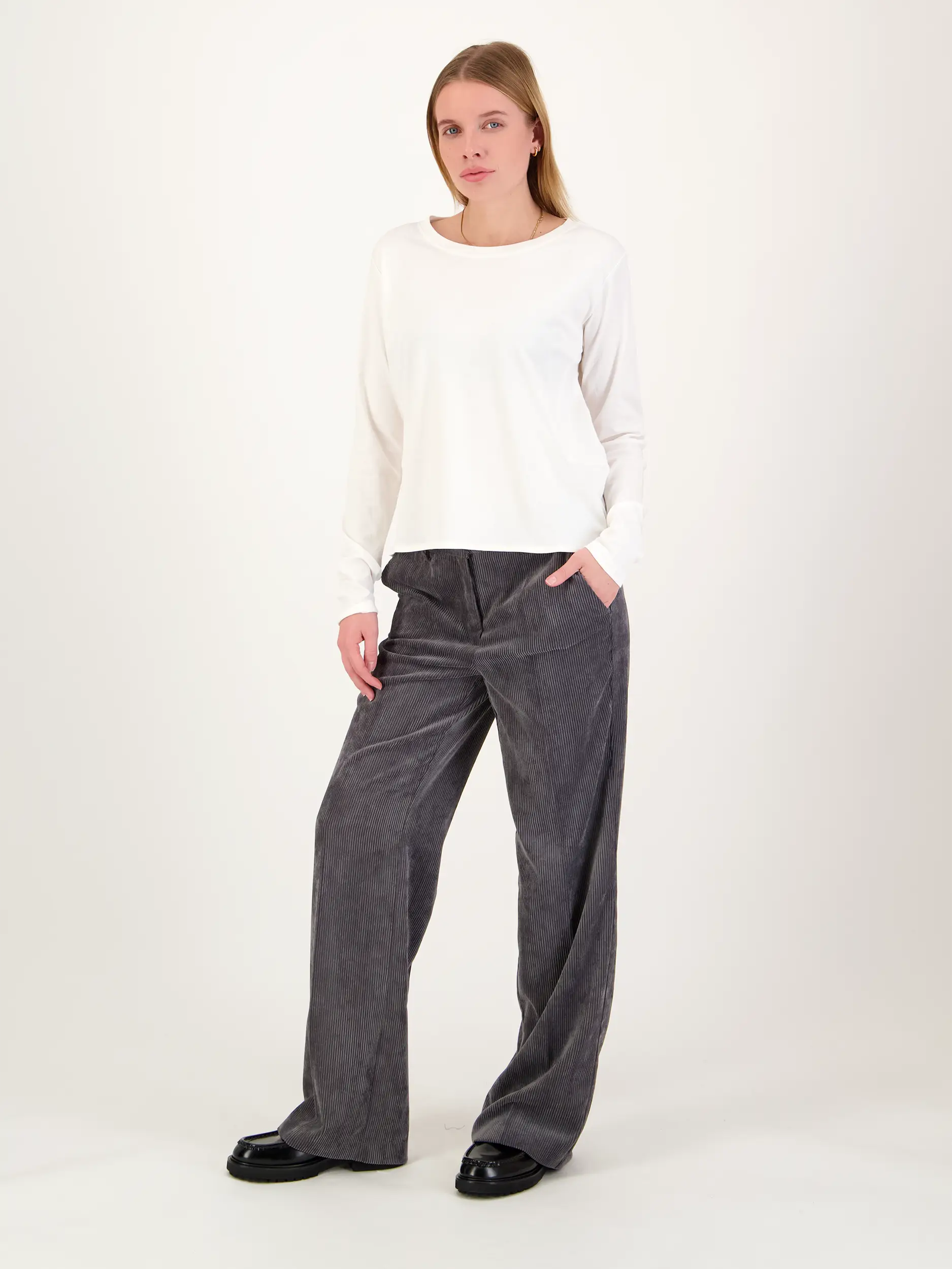 Langarmshirt  - Artikel Teil eines Outfits getragen von einem Modell - Farbe: Creme