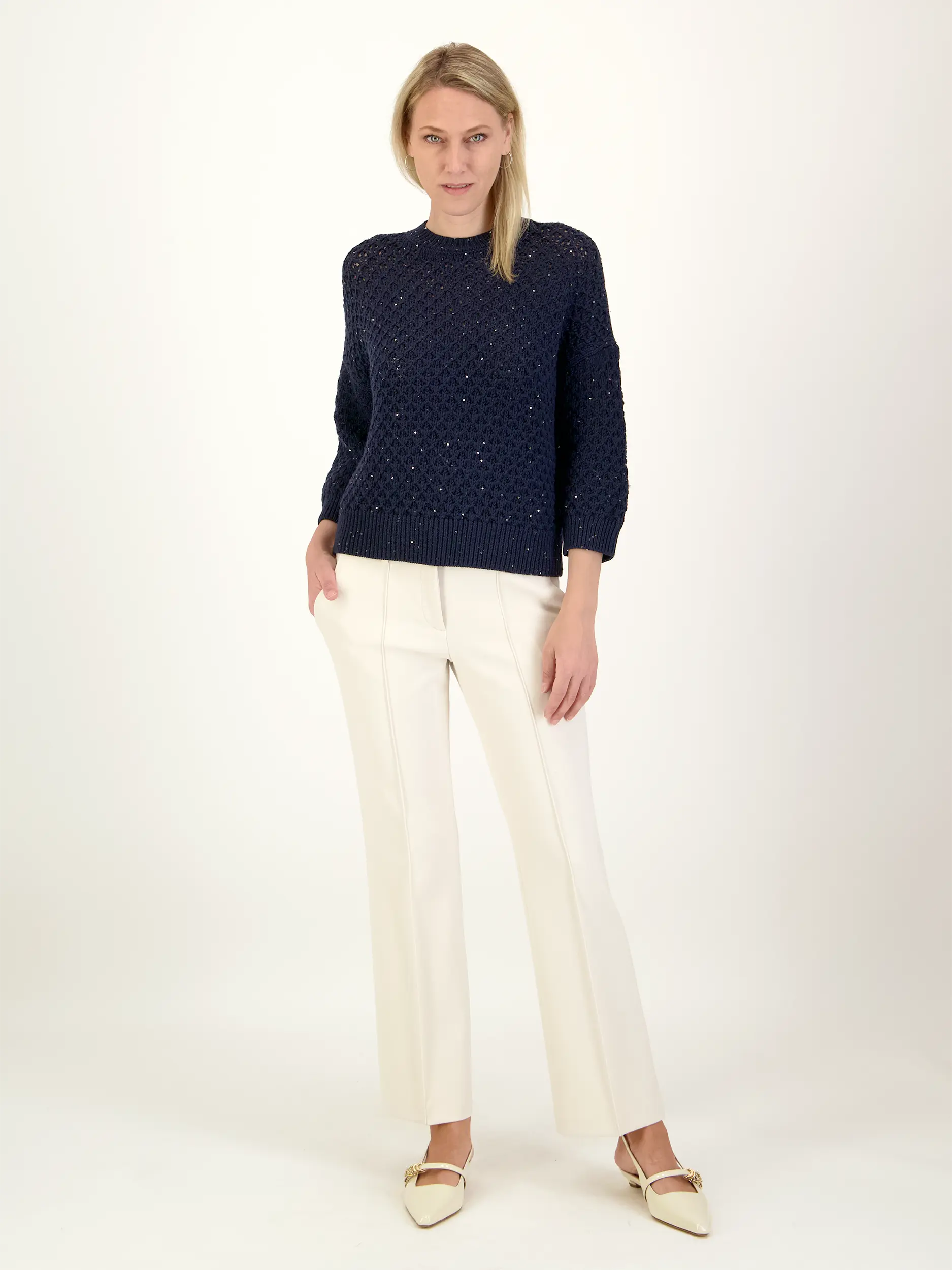 Pullover aus Schurwolle langarm - Artikel Teil eines Outfits getragen von einem Modell