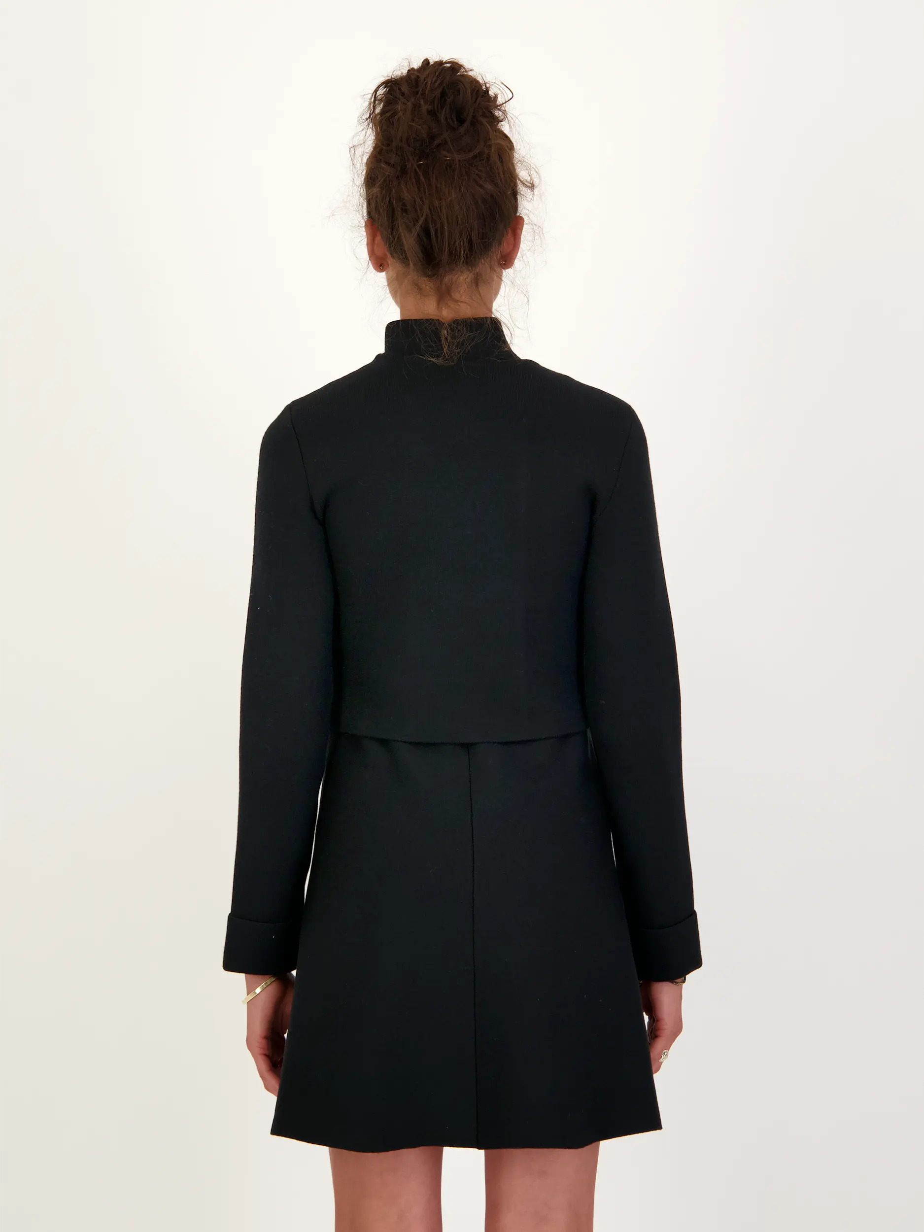 Wolljacke 'Sharp ambition' - Artikel Rückseite getragen von einem Modell - Farbe: Schwarz