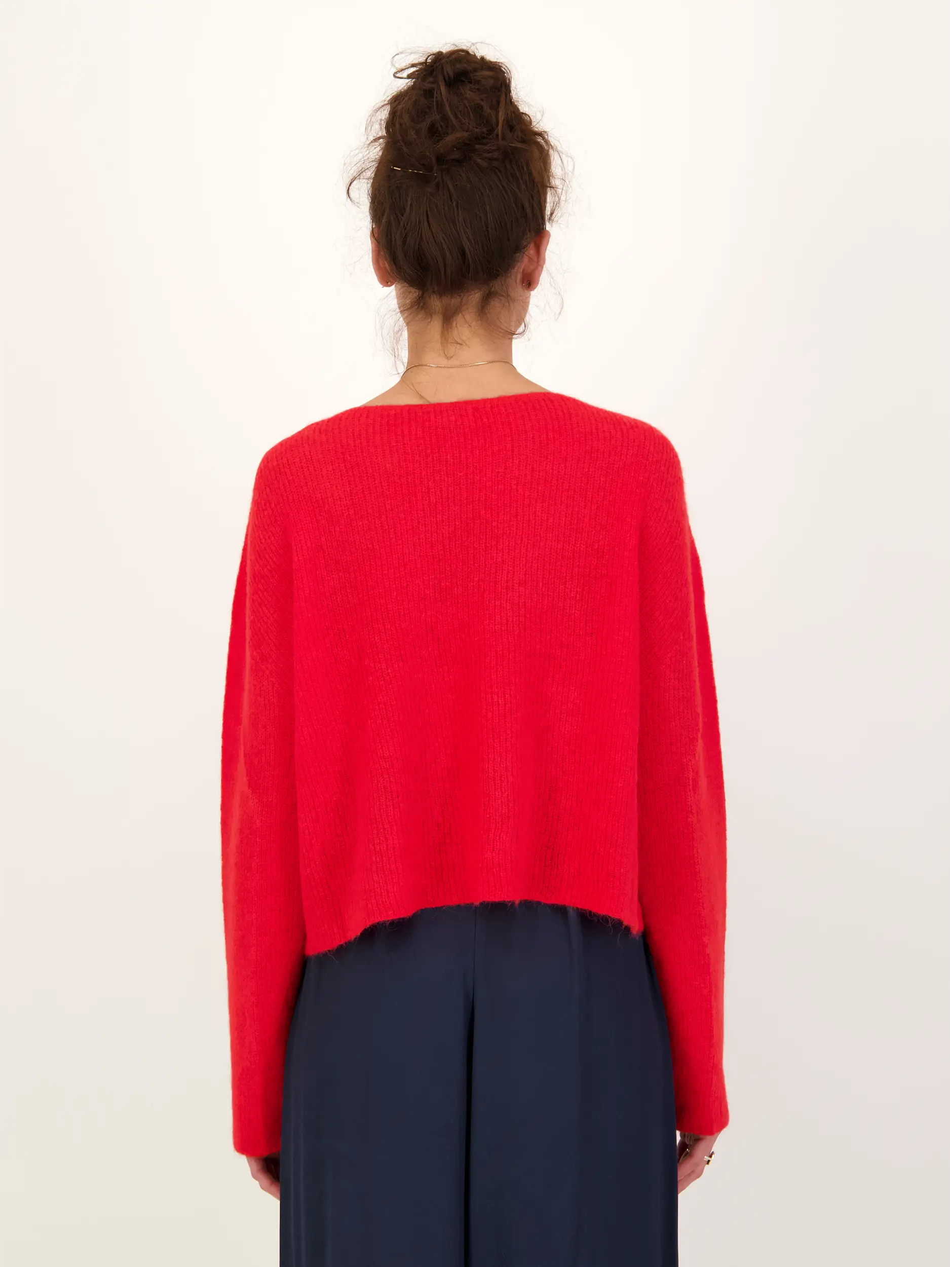 Pullover 'Imeny' langarm - Artikel Rückseite getragen von einem Modell - Farbe: Rot