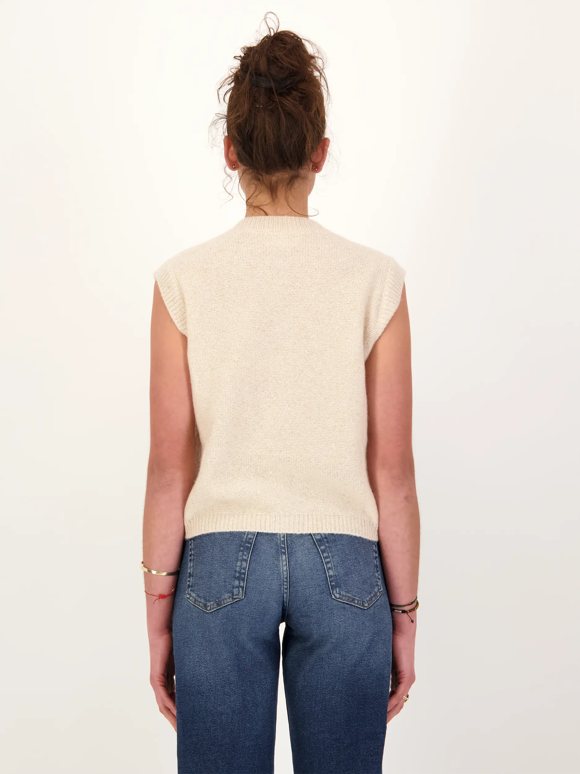 Weste aus Kaschmir - Artikel Rückseite getragen von einem Modell - Farbe: Beige