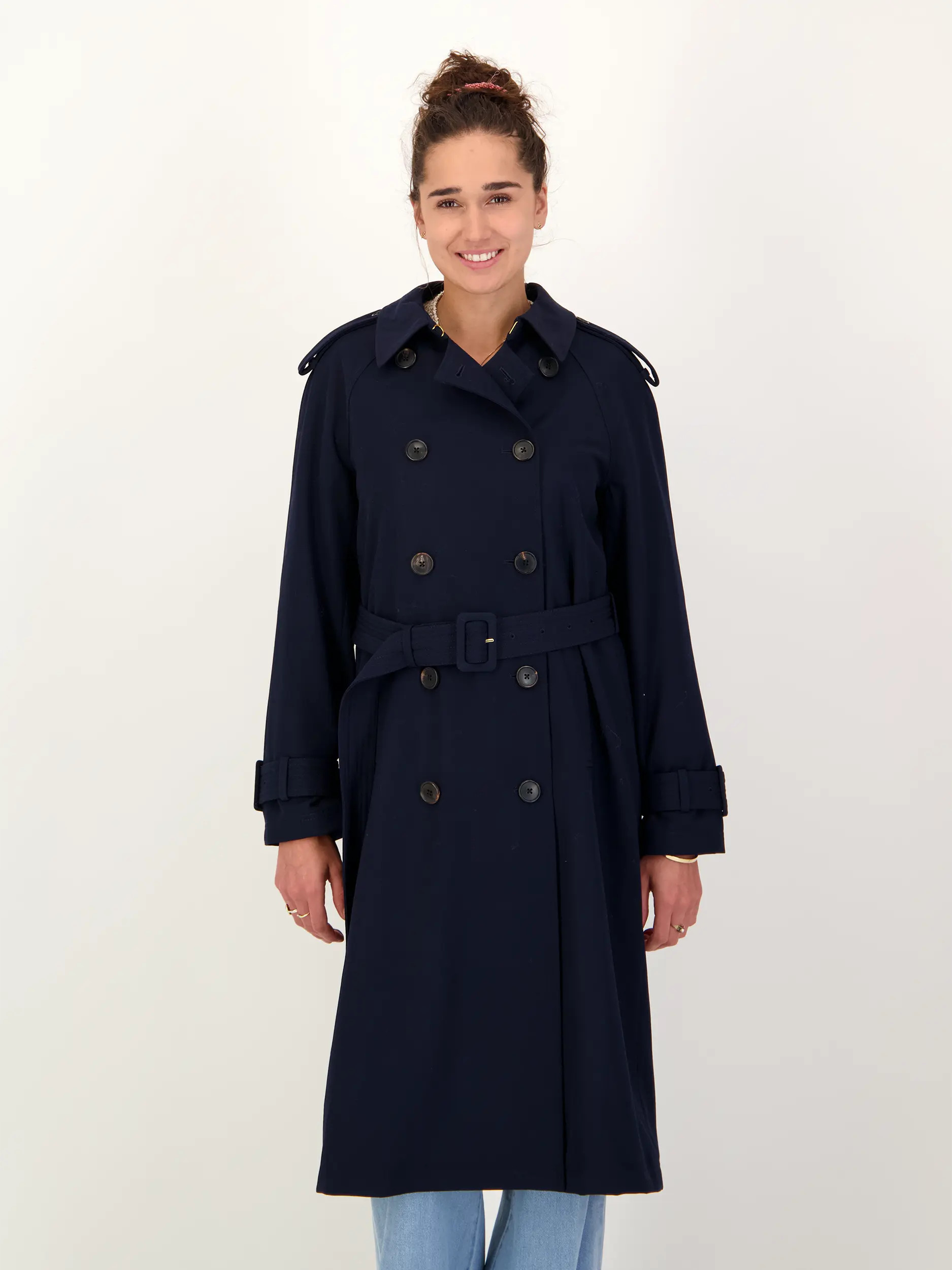 Mantel 'Conneley Dickey Trench' - Artikel Vorderseite getragen von einem Modell - Farbe: Blau