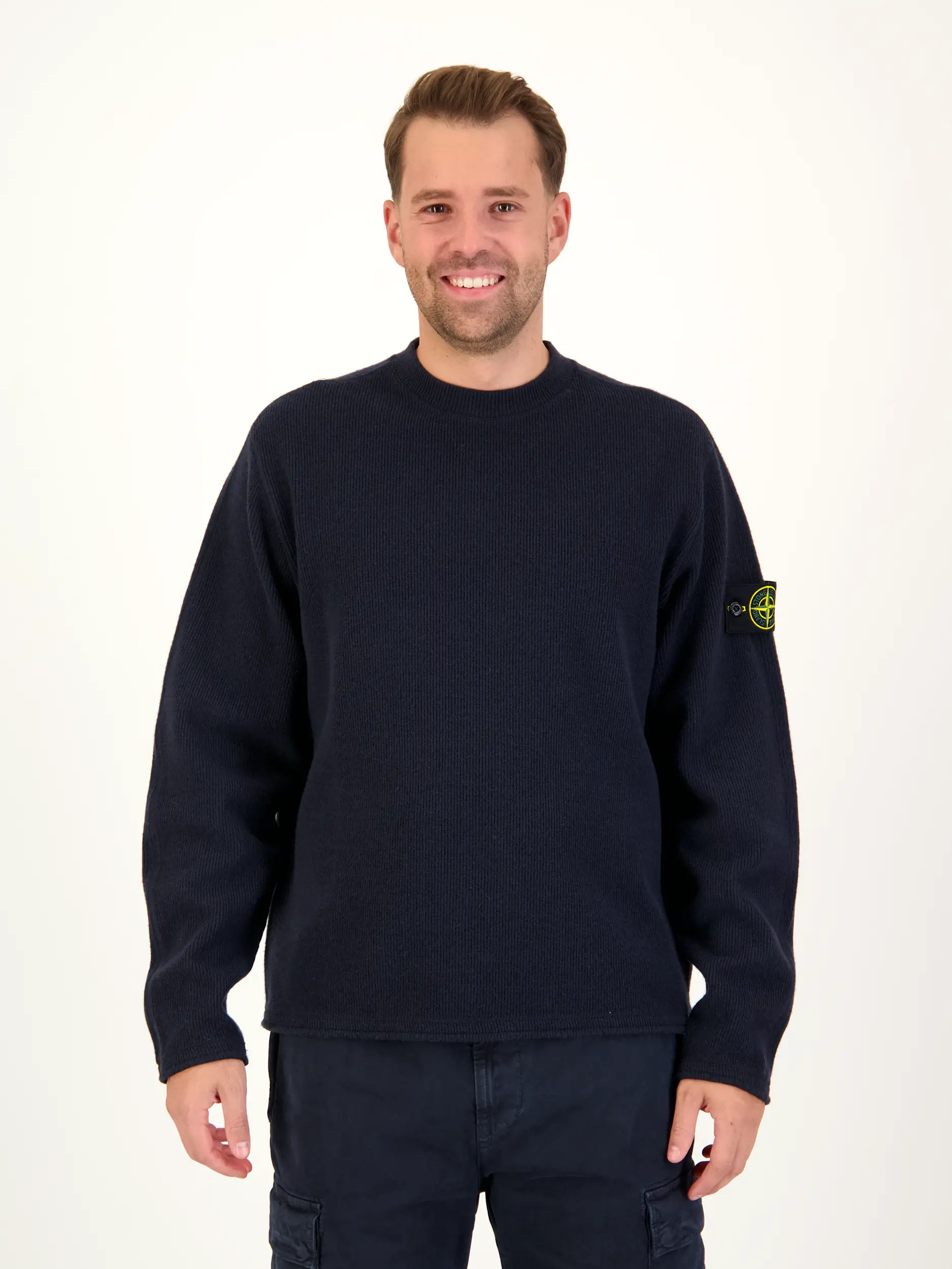 Pullover aus Woll-Mix langarm - Artikel Vorderseite getragen von einem Modell - Farbe: Blau