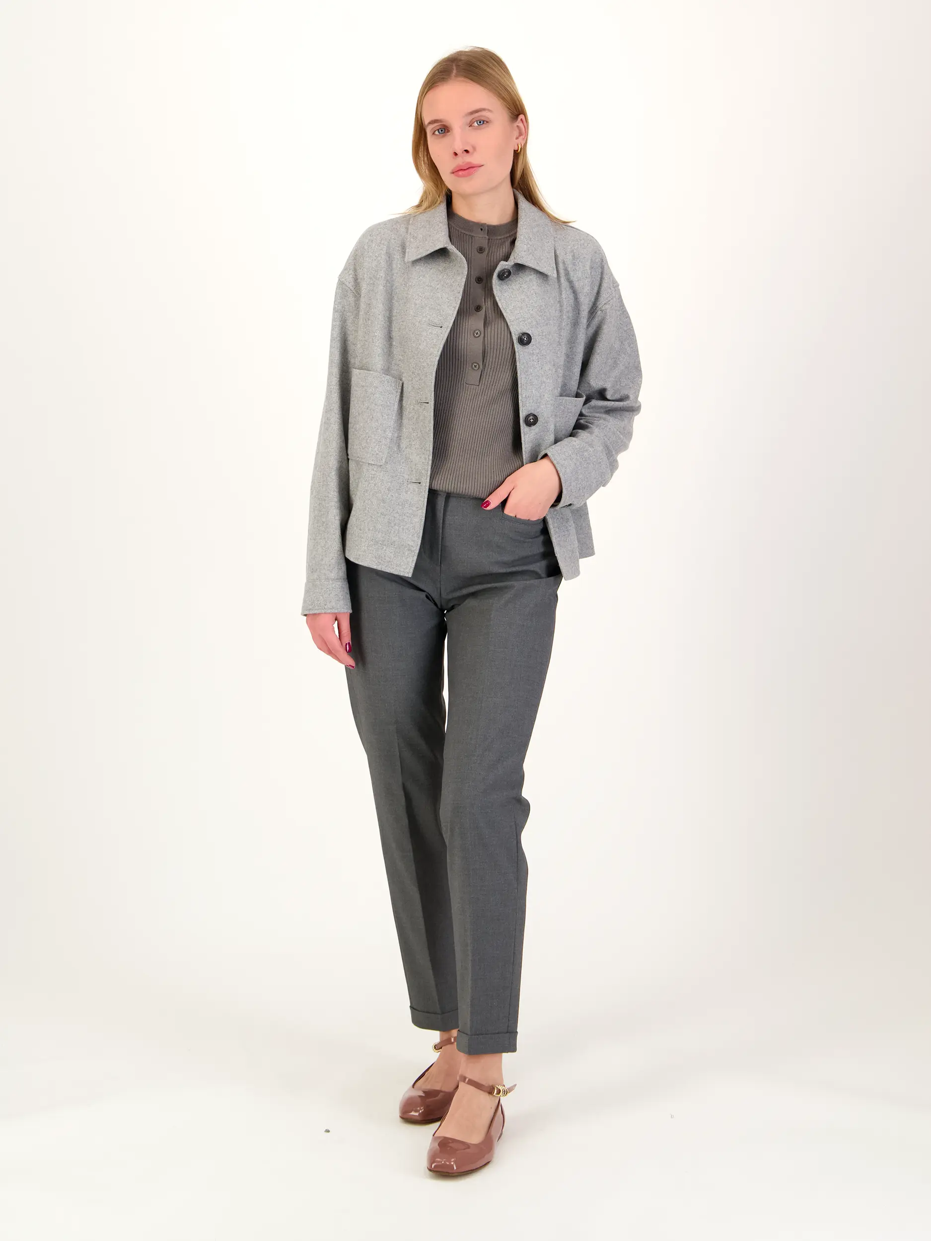 Jacke aus Woll-Mix - Artikel Teil eines Outfits getragen von einem Modell - Farbe: Grau