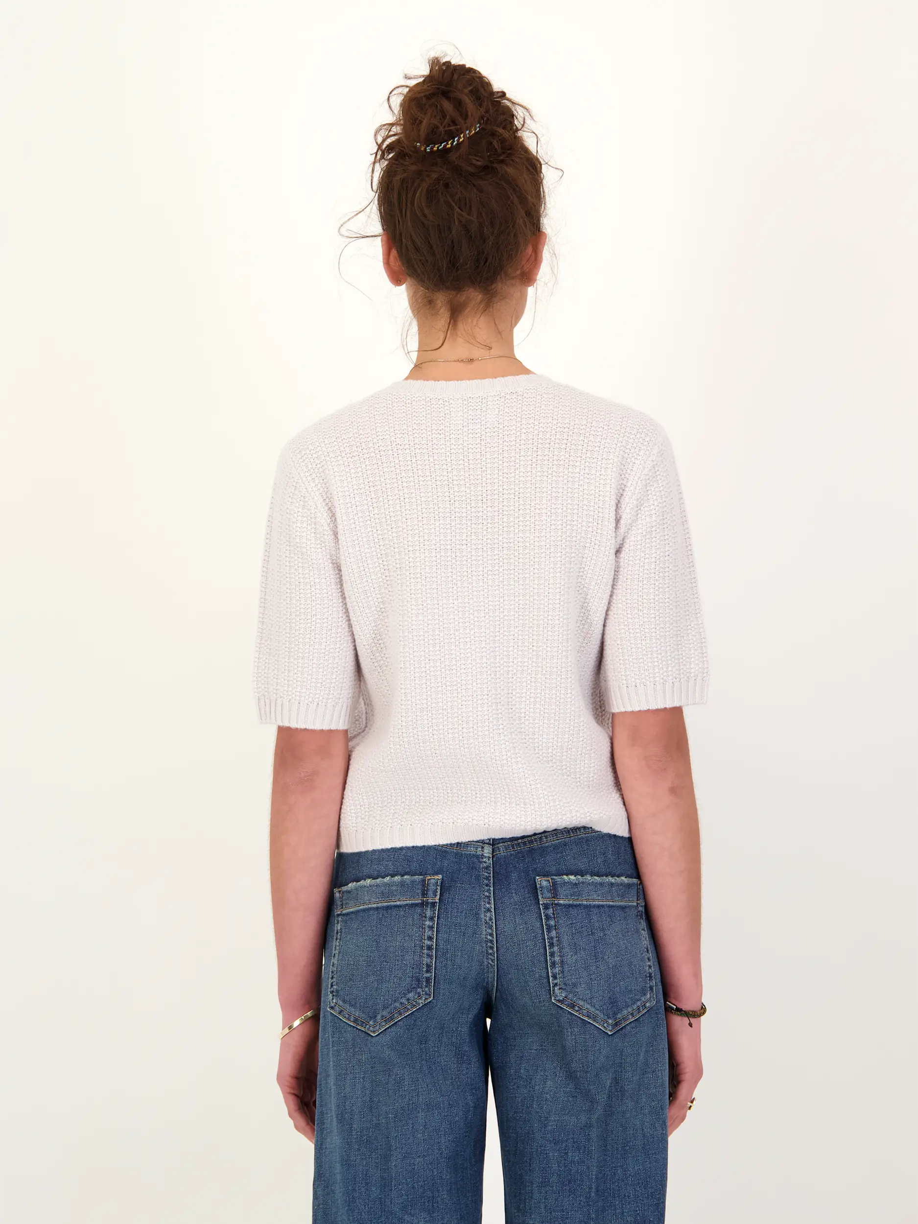 Pullover Kurzarm  - Artikel Rückseite getragen von einem Modell - Farbe: Grau