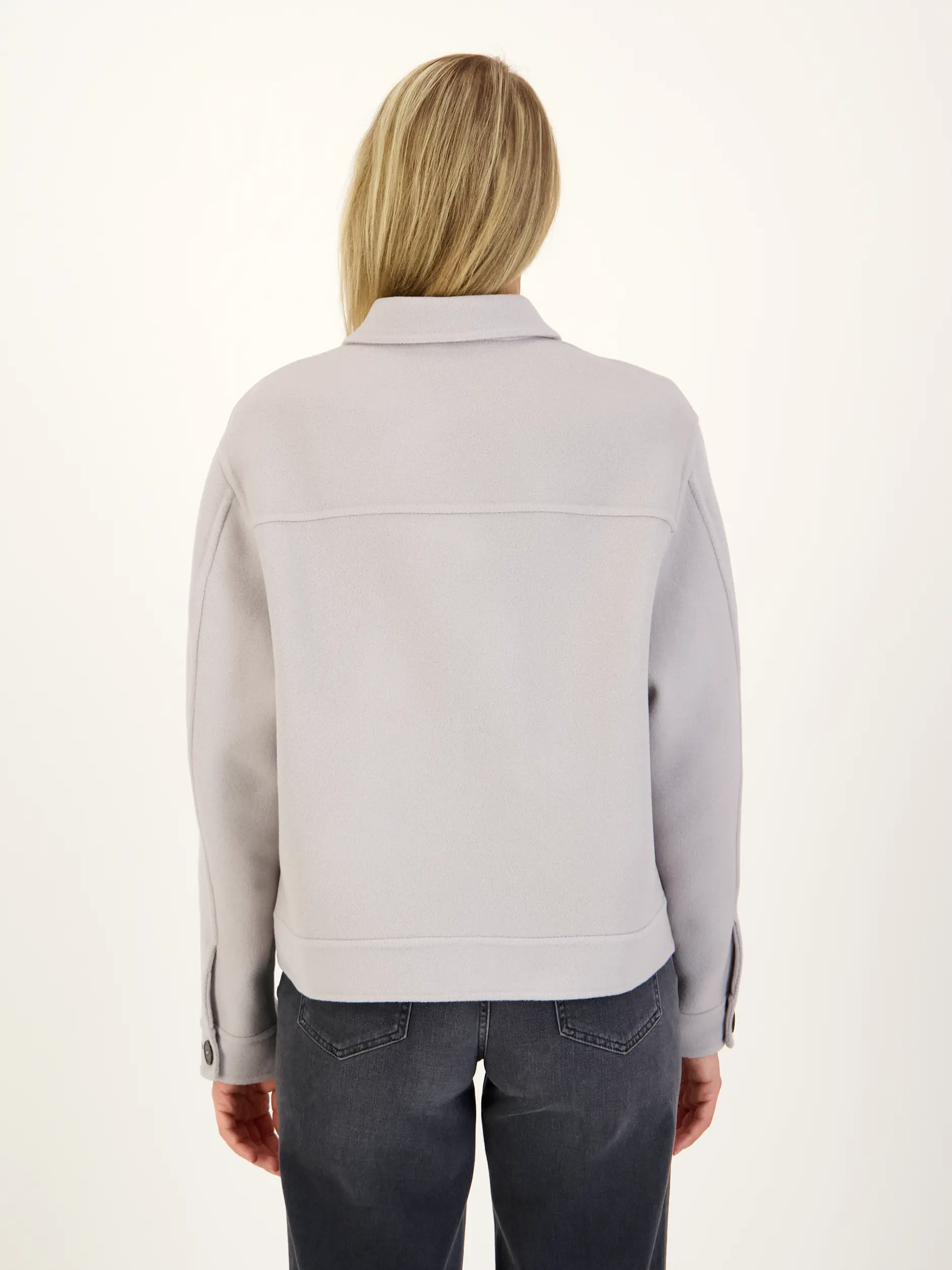 Blouson aus Wolle - Artikel Rückseite getragen von einem Modell