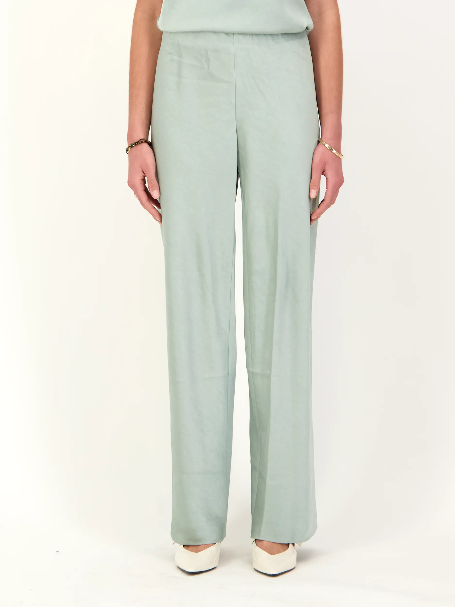 Satinhose - Artikel Vorderseite getragen von einem Modell - Farbe: Grün