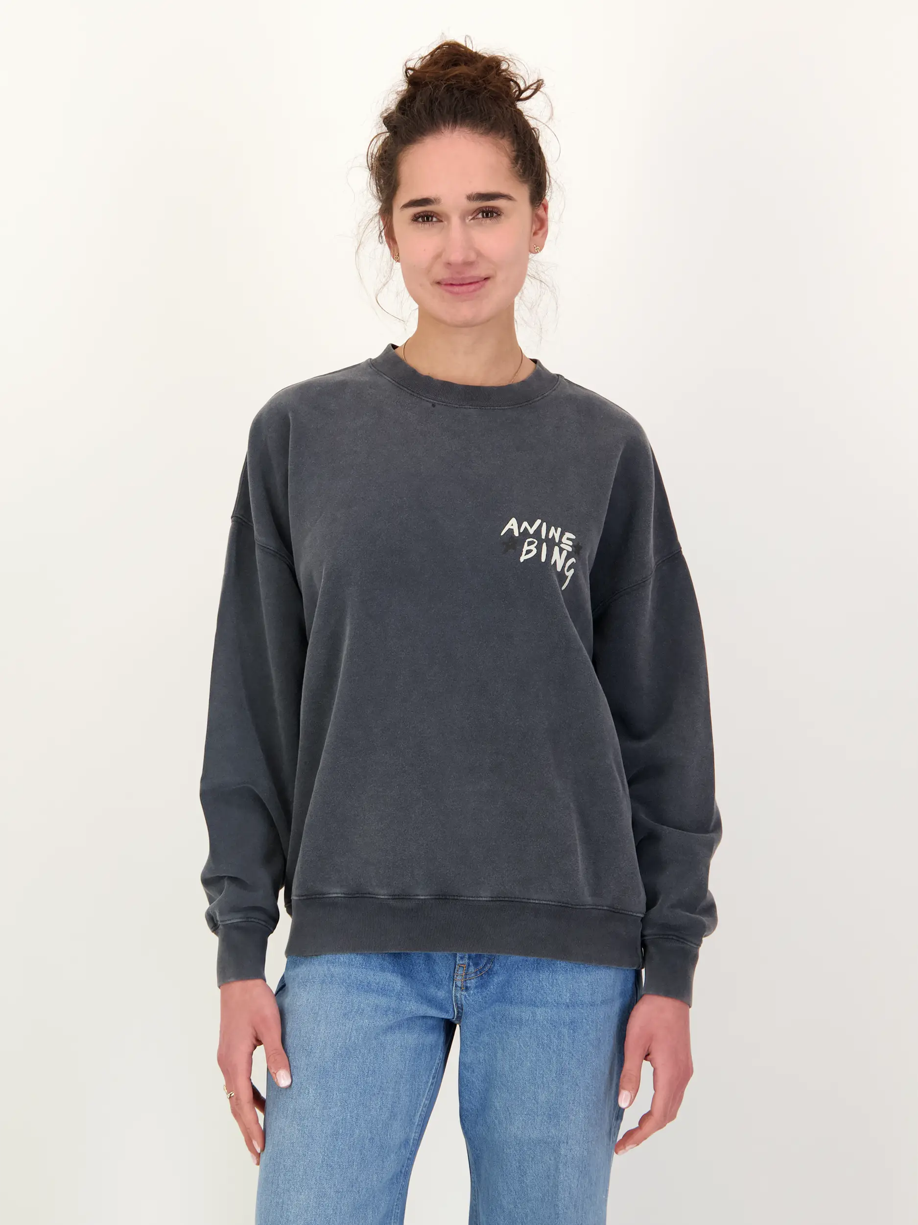 Sweatshirt 'Iles' - Artikel Vorderseite getragen von einem Modell - Farbe: Grau