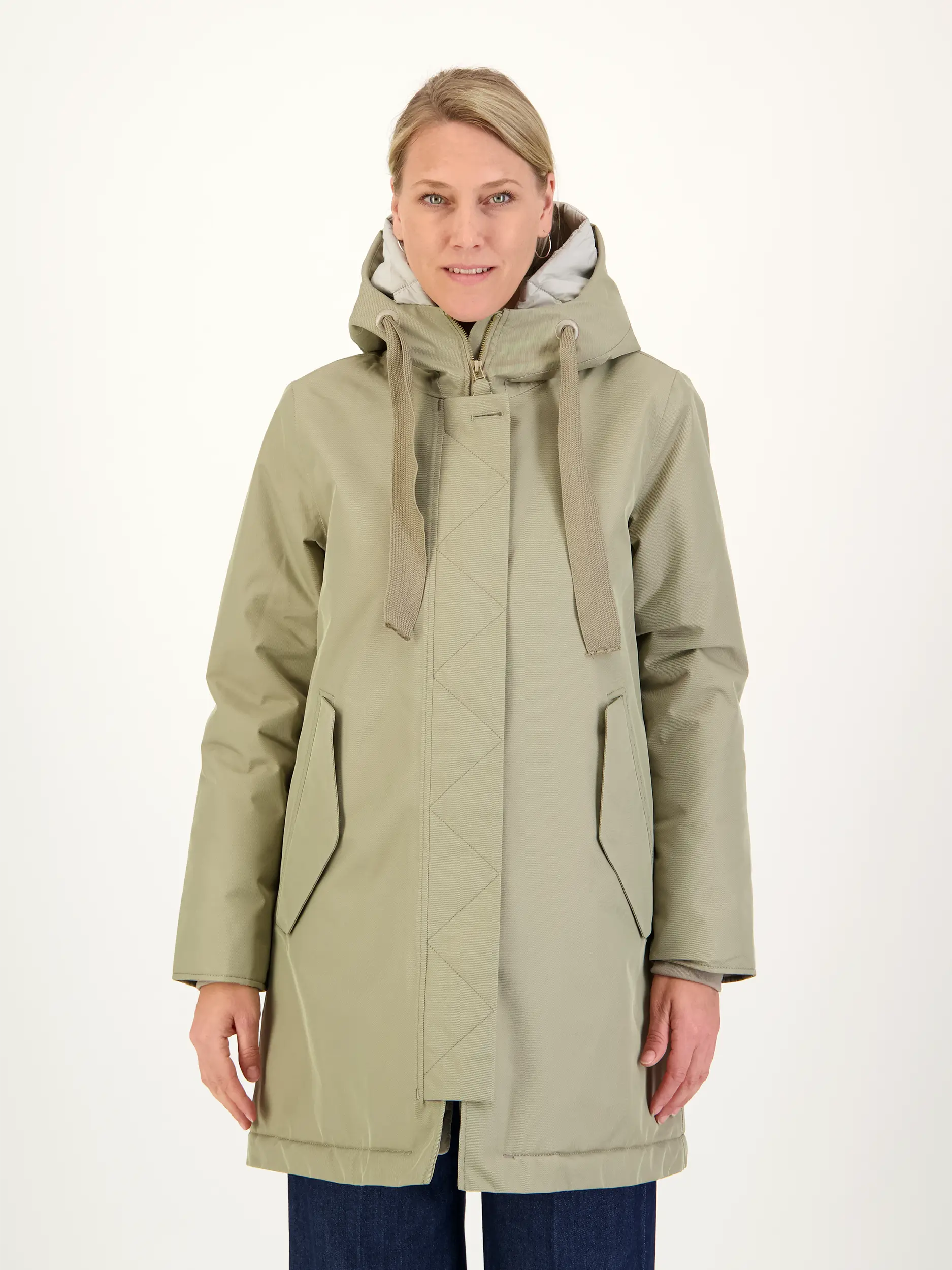 Jacke 'Ivy' - Artikel Vorderseite getragen von einem Modell - Farbe: Grün