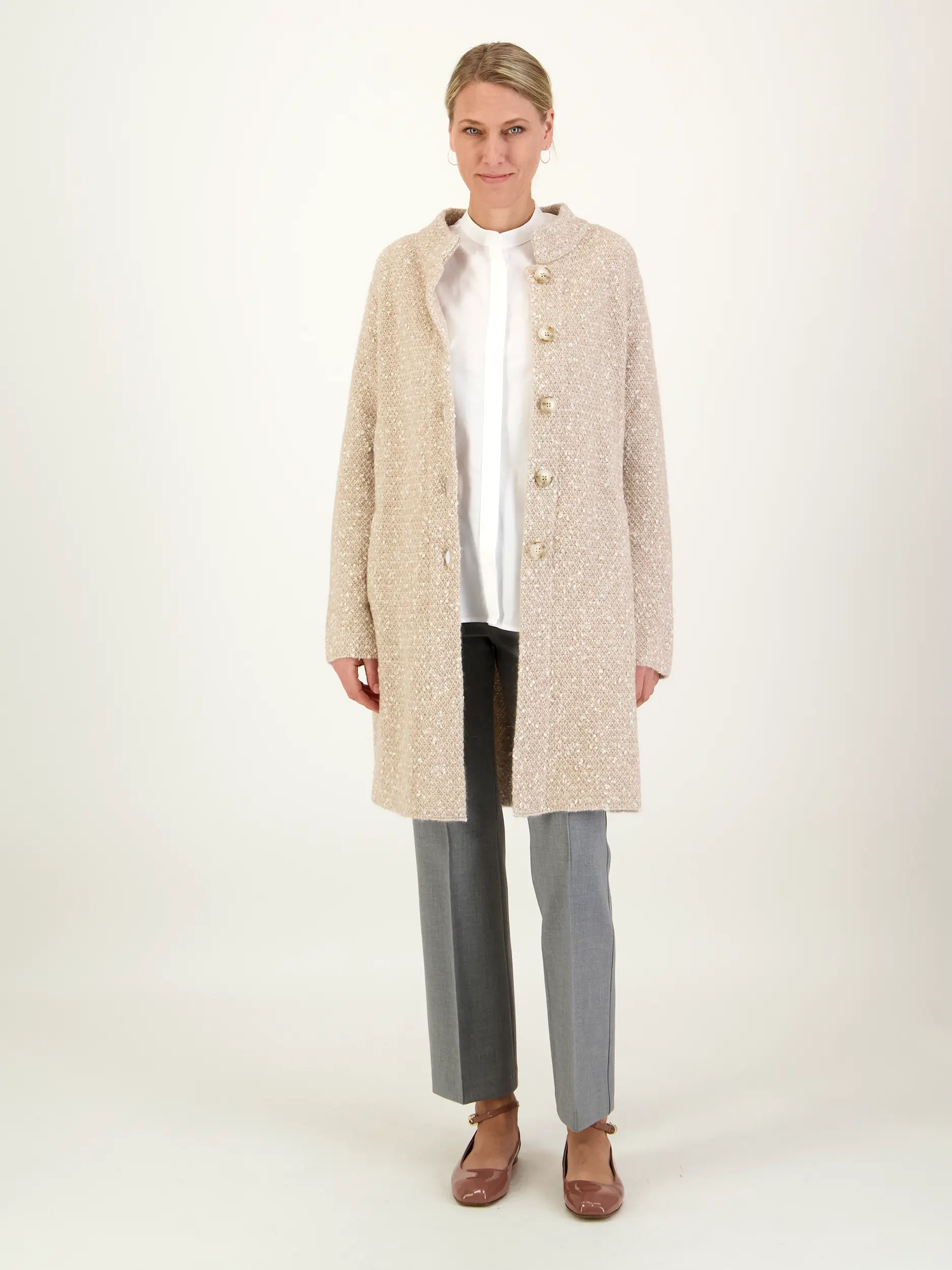 Bluse aus Baumwolle langarm - Artikel Teil eines Outfits getragen von einem Modell - Farbe: Weiß