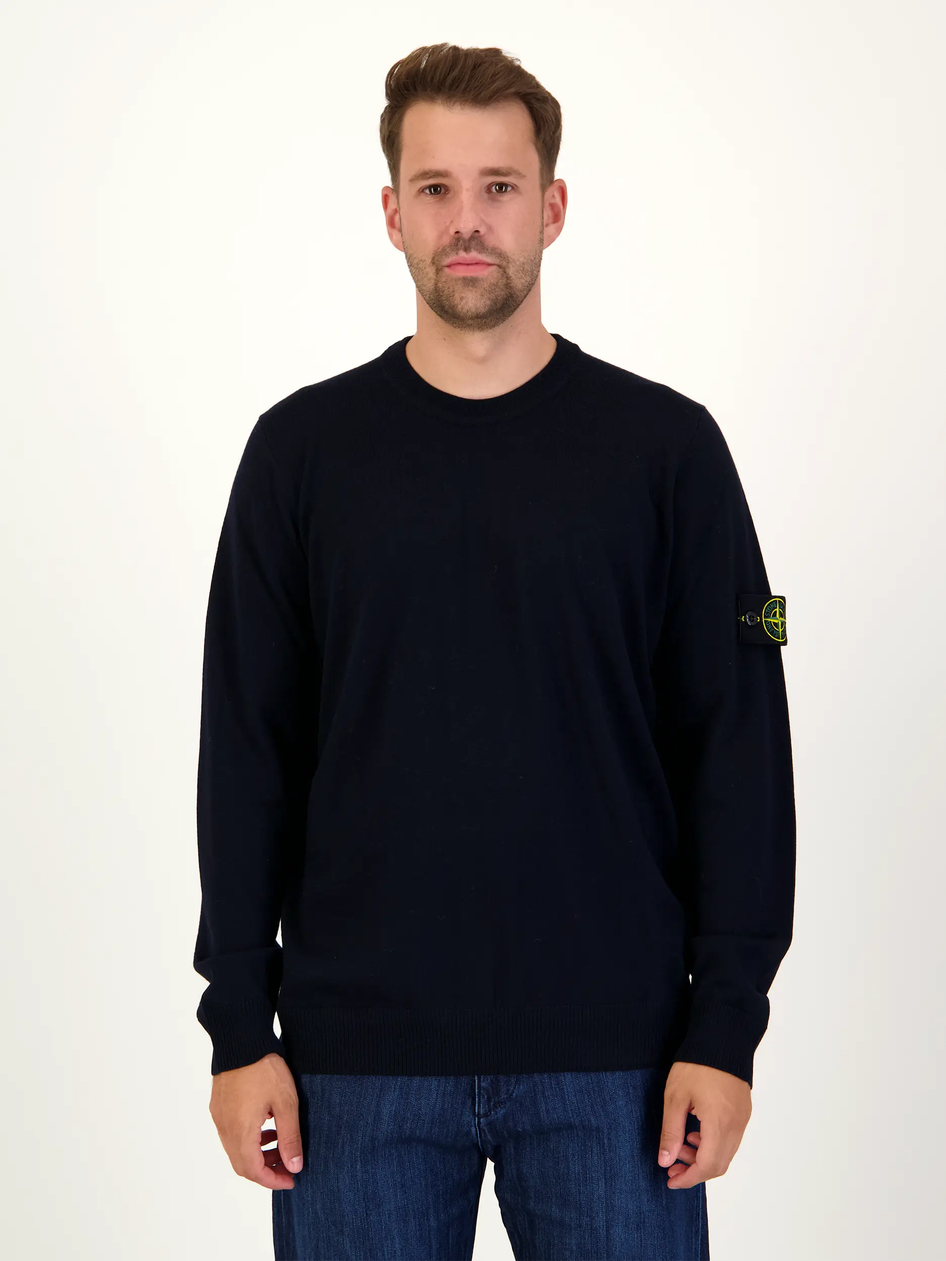 Pullover aus Schurwolle langarm - Artikel Vorderseite getragen von einem Modell