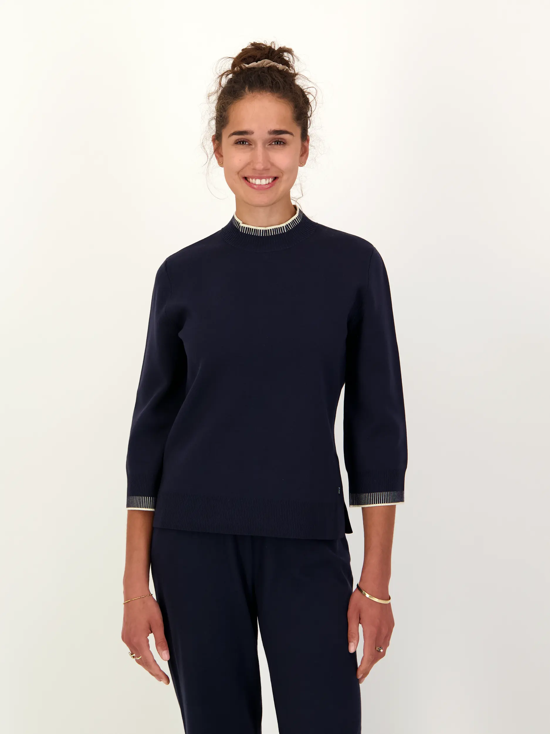Pullover 'Berrit' langarm - Artikel Vorderseite getragen von einem Modell - Farbe: Blau