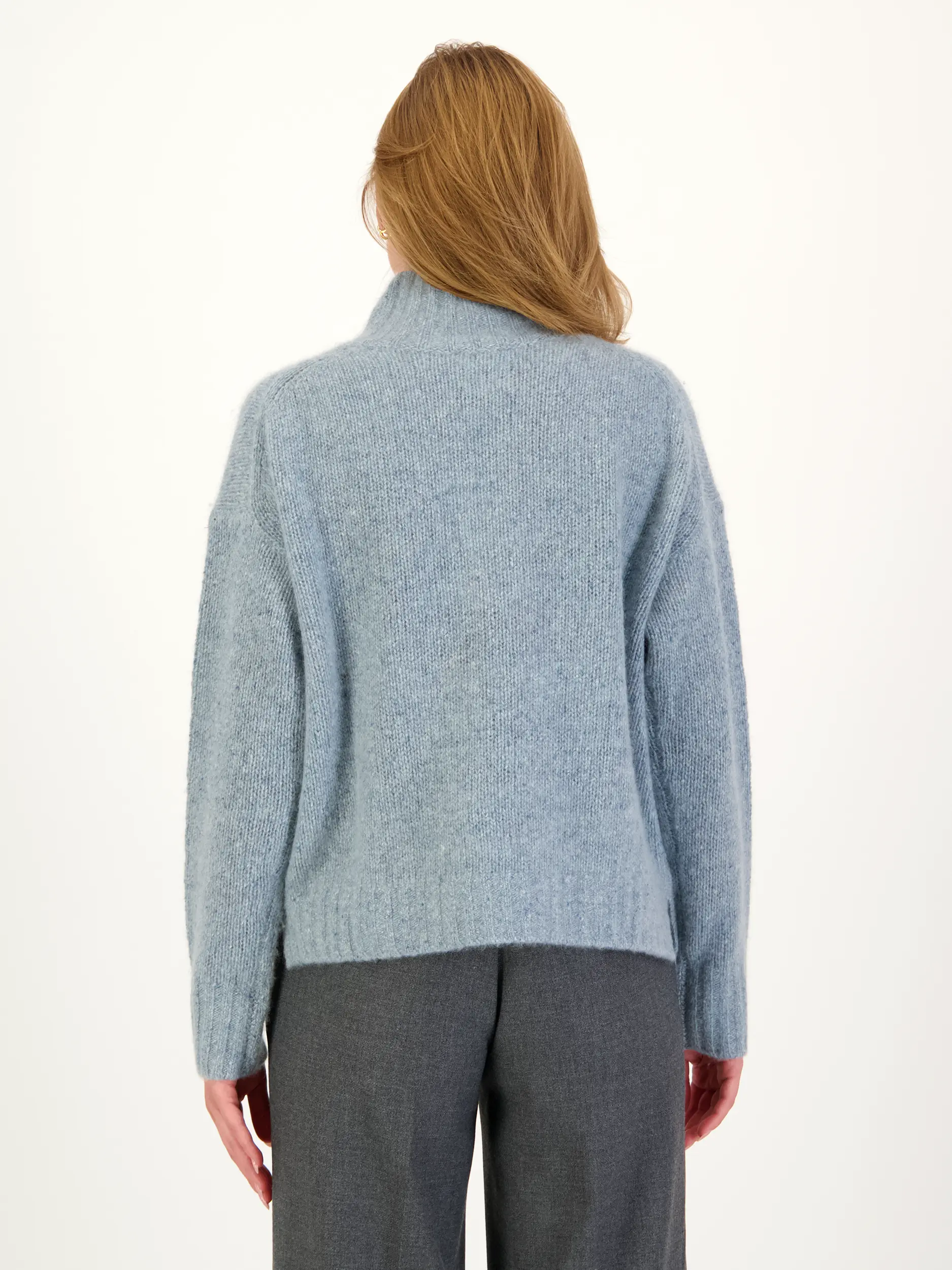 Pullover aus Kaschmir langarm - Artikel Rückseite getragen von einem Modell - Farbe: Grün