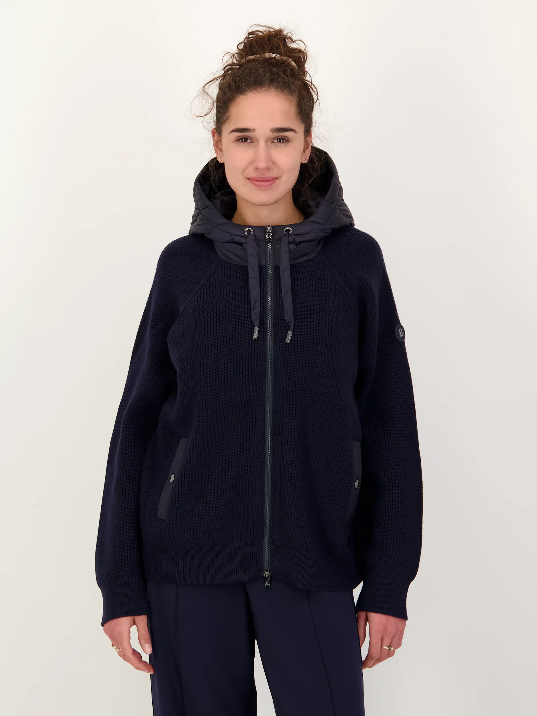 Wolljacke 'Pamy-D' - Artikel Vorderseite getragen von einem Modell - Farbe: Blau