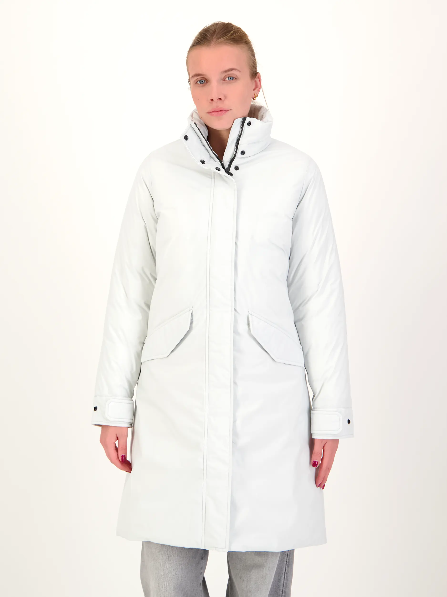 Wasserabweisender Daunenmantel 'Cloudcoat' - Artikel Vorderseite getragen von einem Modell - Farbe: Creme