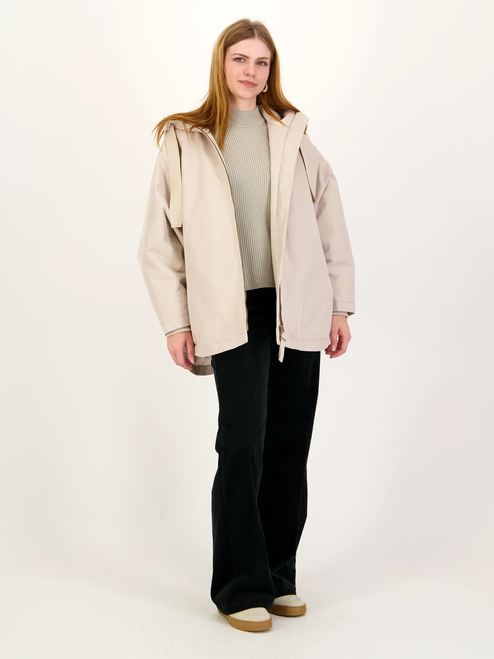 Jacke 'Pure' - Artikel Teil eines Outfits getragen von einem Modell