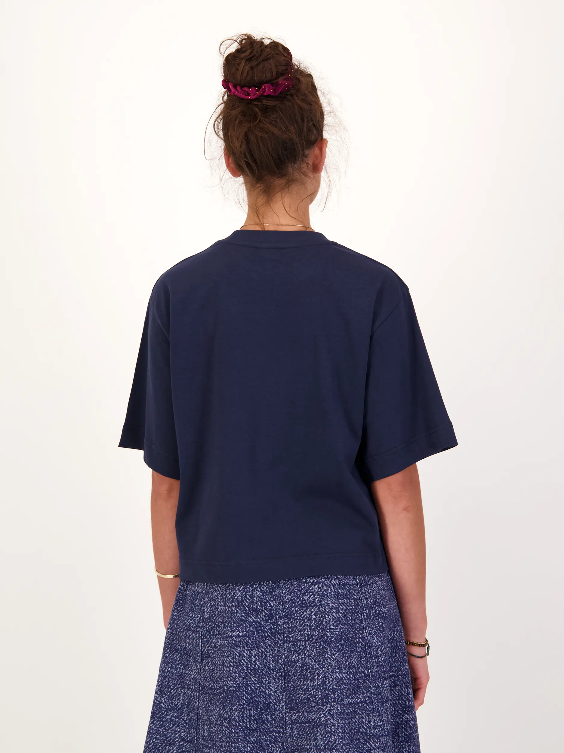 T-Shirt 'Jiana' - Artikel Rückseite getragen von einem Modell - Farbe: Blau