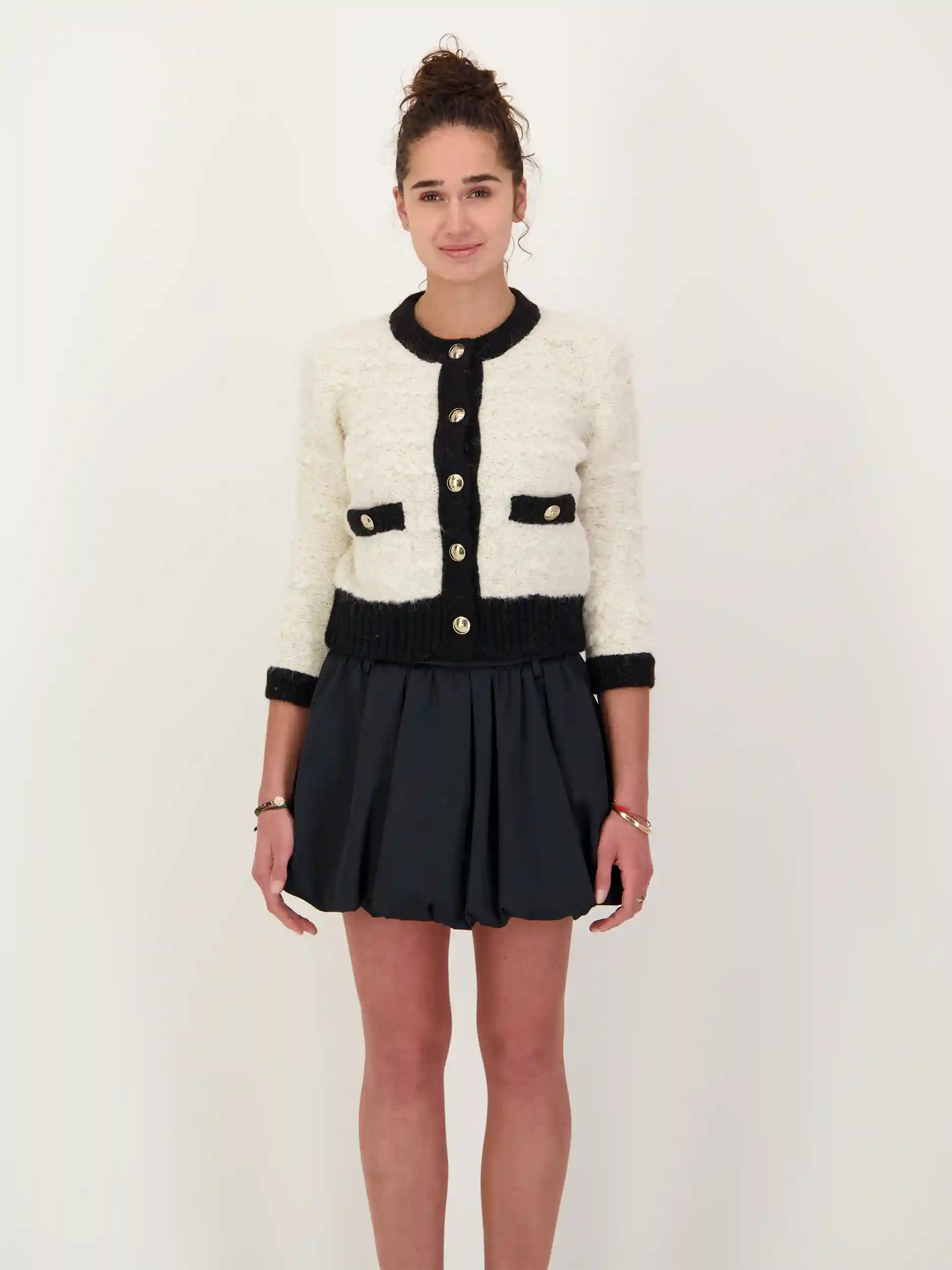 Minirock 'Layered Coolness' - Artikel Vorderseite getragen von einem Modell - Farbe: Grau