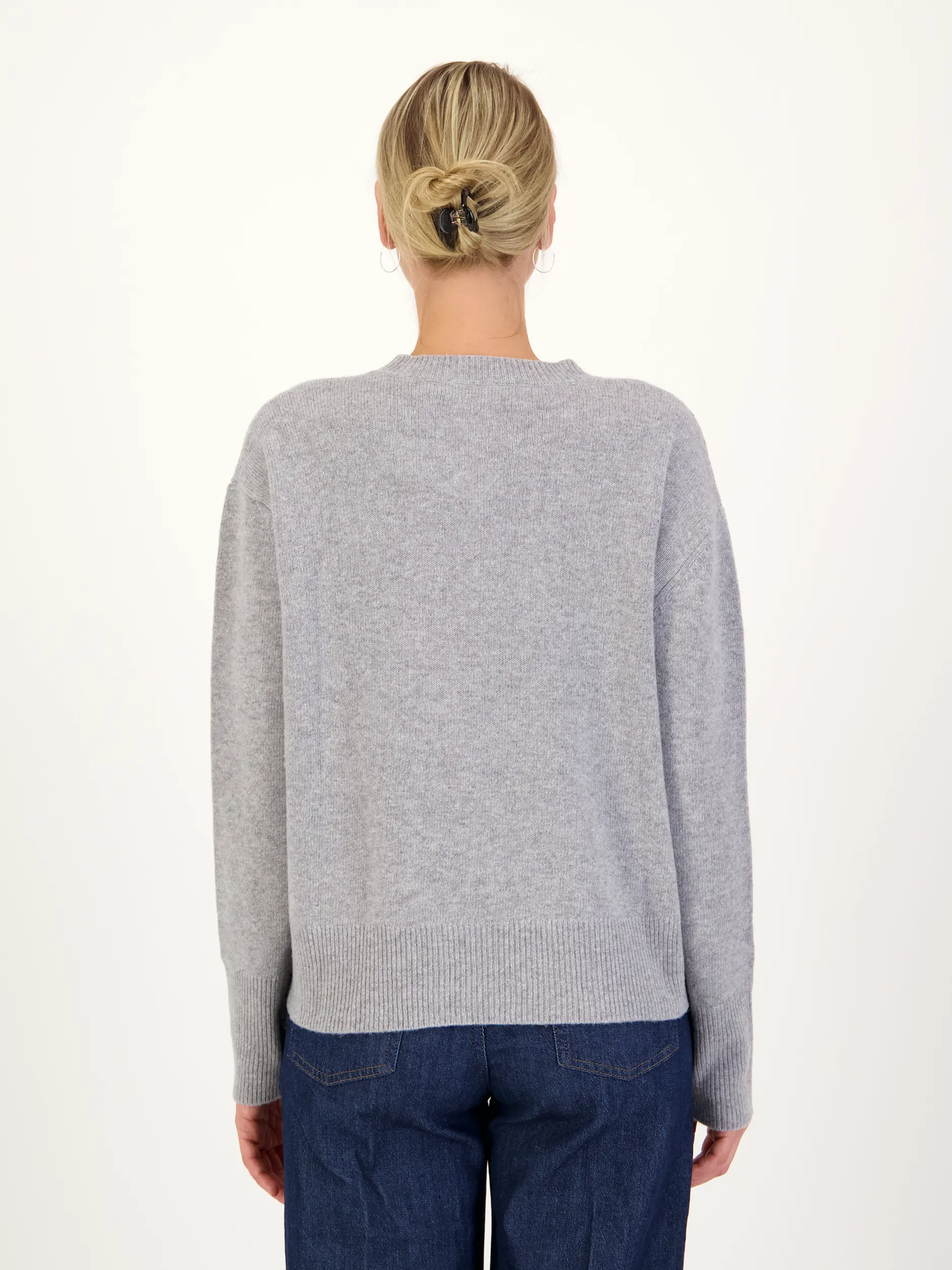 Pullover 'Cleo' aus Kaschmir-Mix langarm - Artikel Rückseite getragen von einem Modell