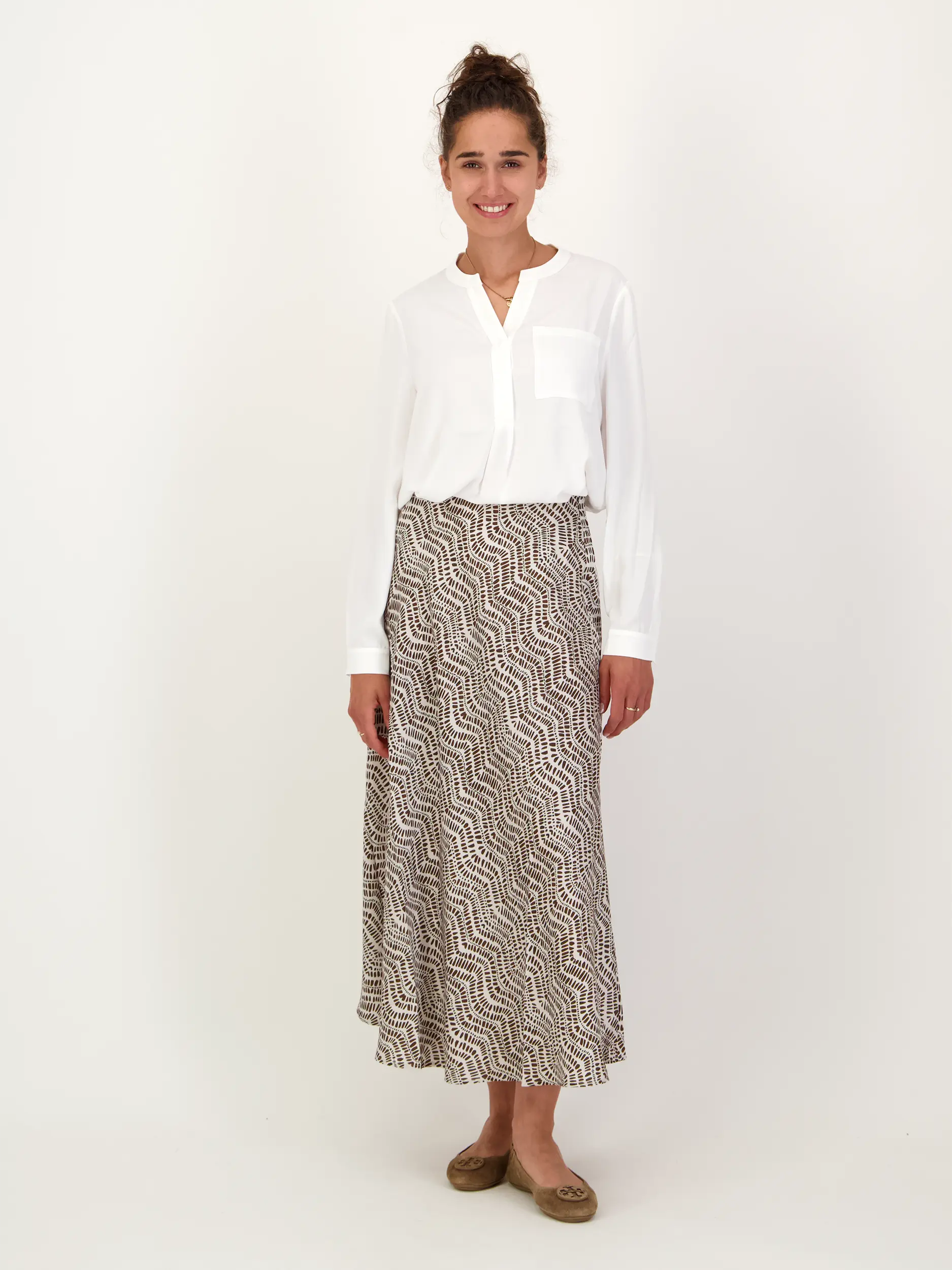 Bluse 'Sema' langarm - Artikel Teil eines Outfits getragen von einem Modell