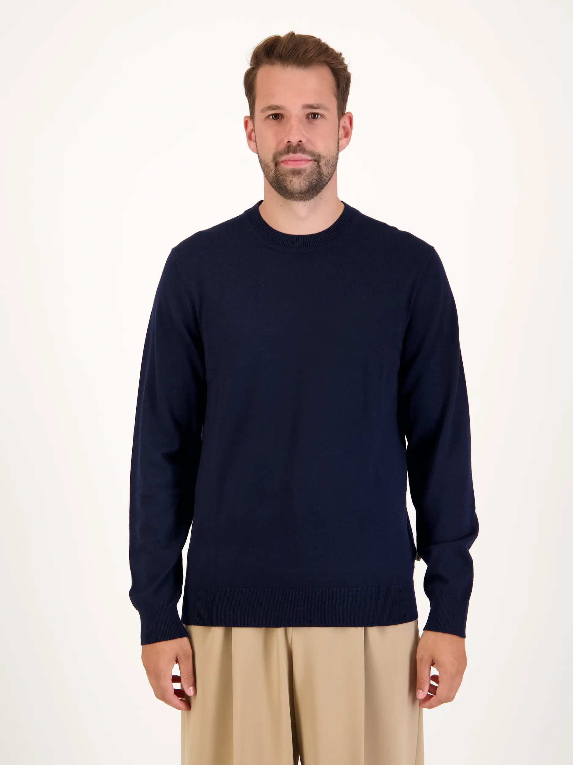 Pullover 'Ted' - Artikel Vorderseite getragen von einem Modell - Farbe: Blau