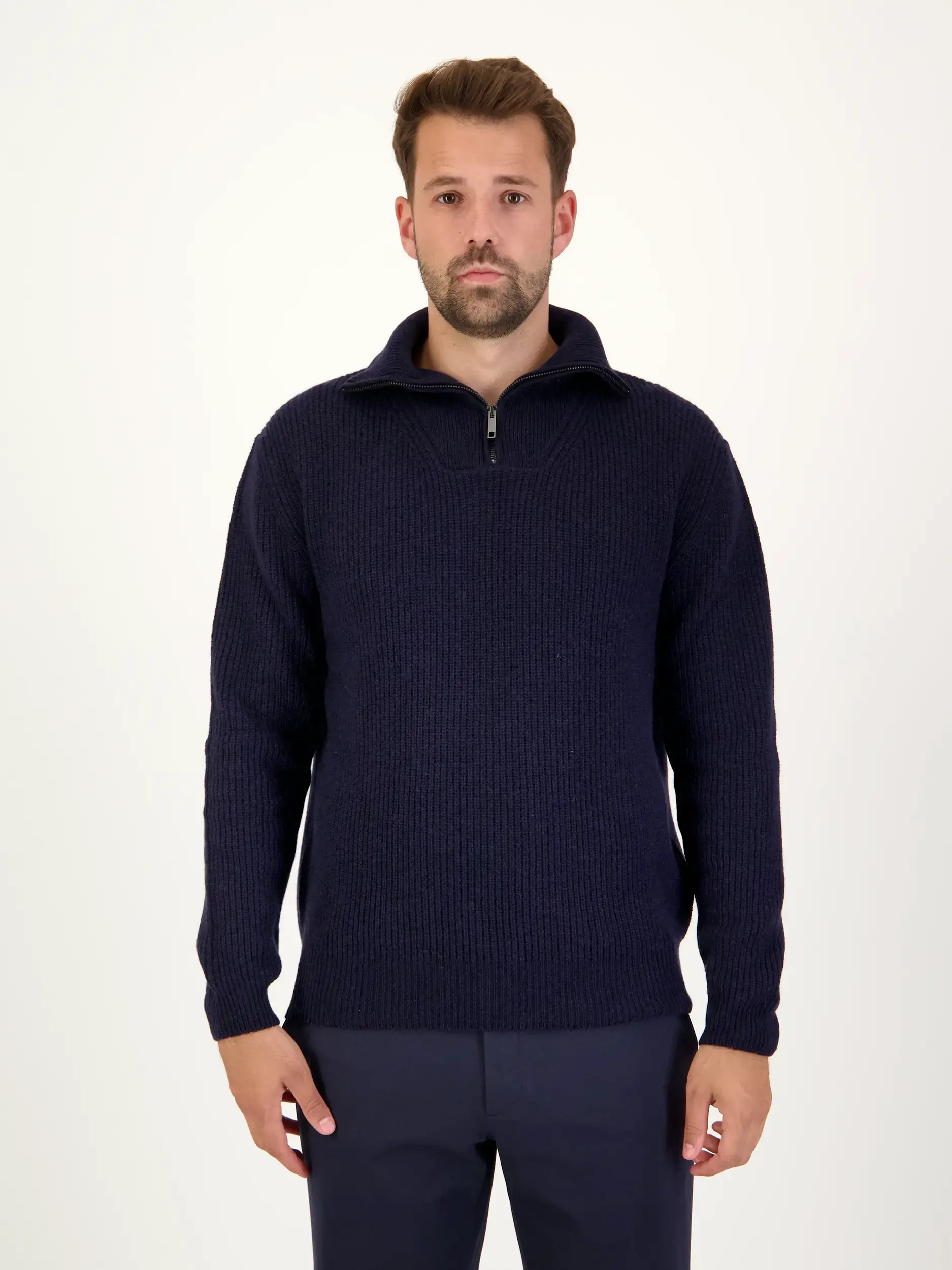 Rippstrickpullover aus Kaschmir langarm - Artikel Vorderseite getragen von einem Modell - Farbe: Blau