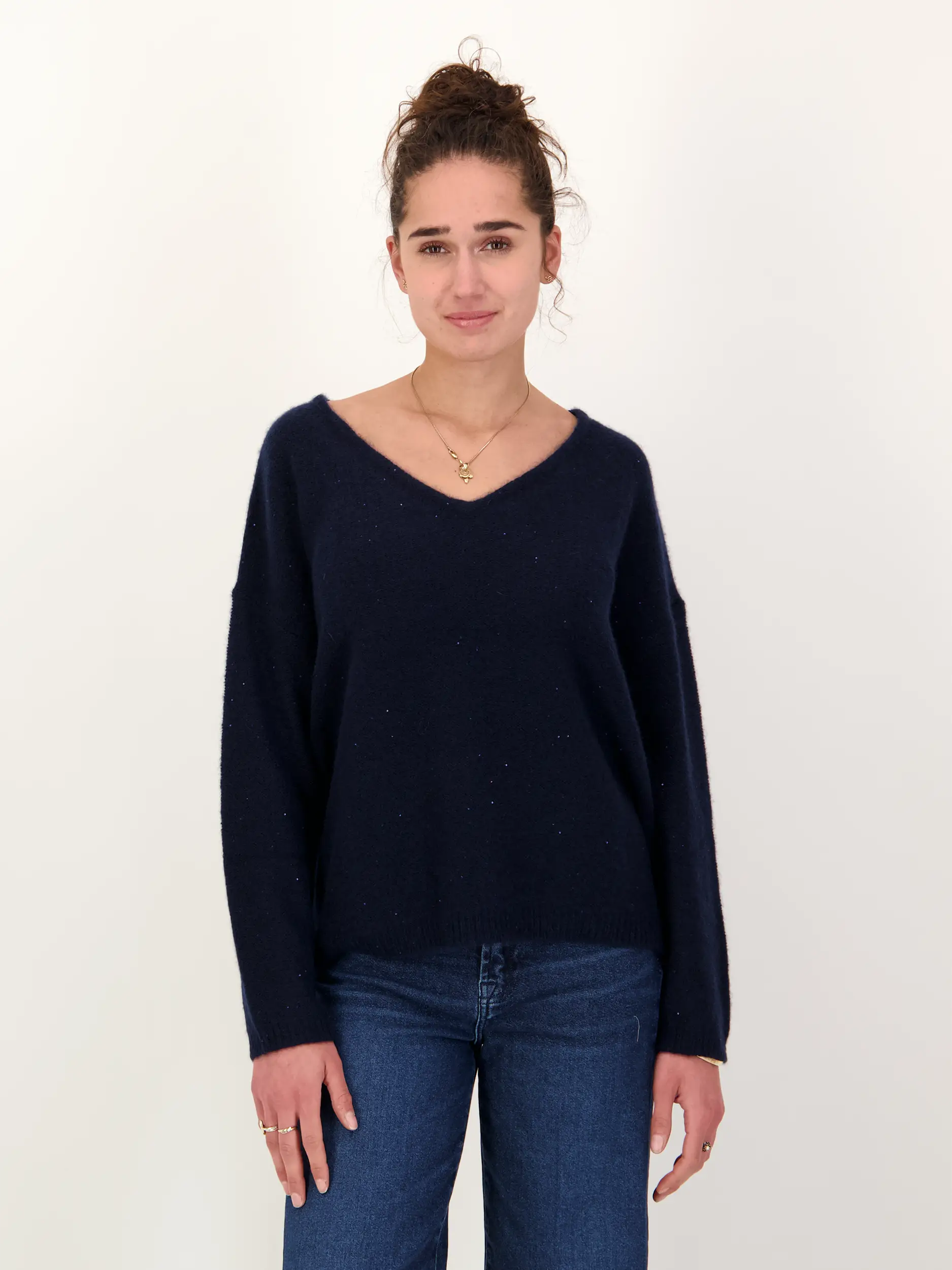 Pullover aus Kaschmir langarm - Artikel Vorderseite getragen von einem Modell - Farbe: Blau