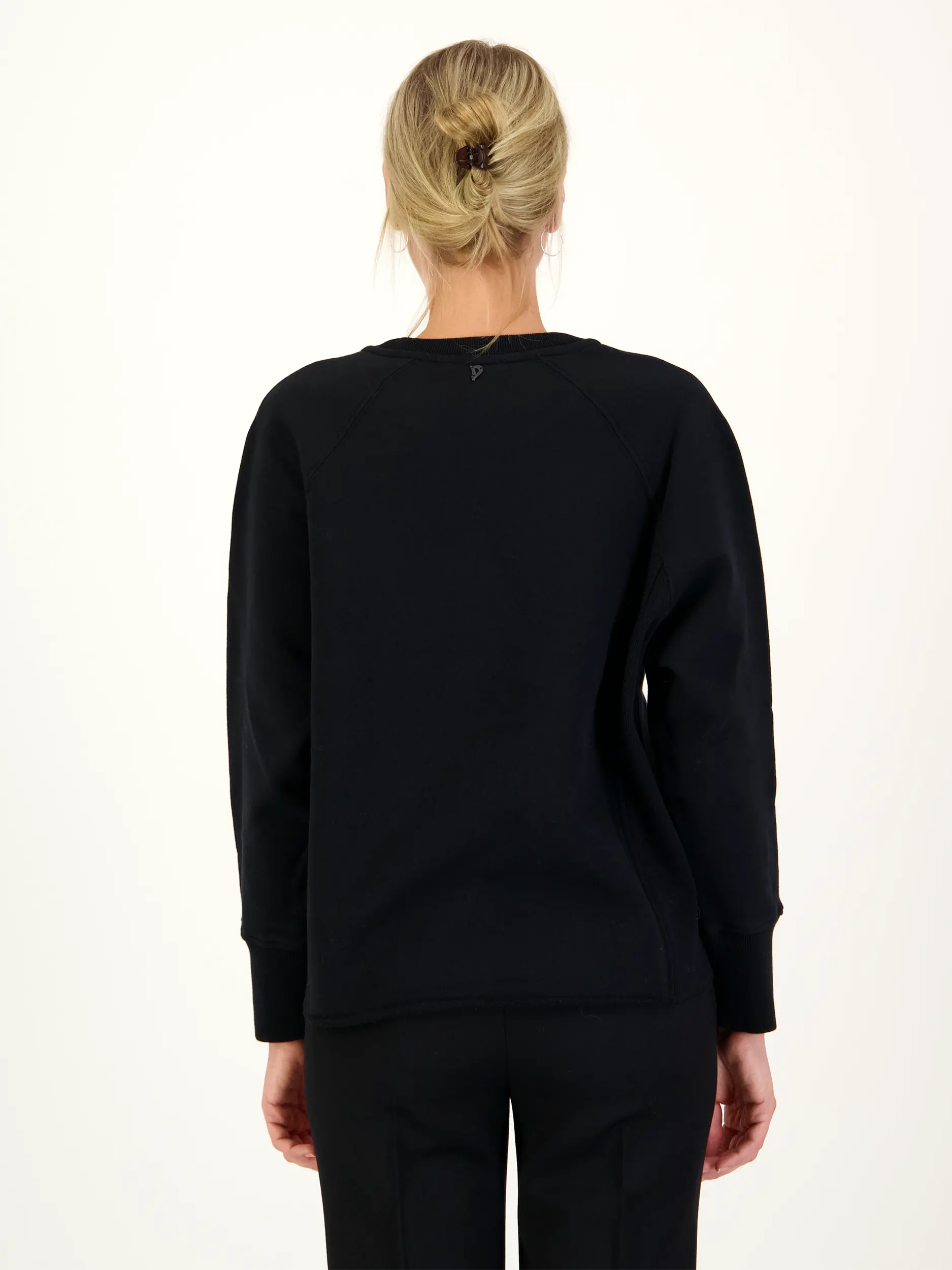Sweatshirt - Artikel Rückseite getragen von einem Modell - Farbe: Schwarz