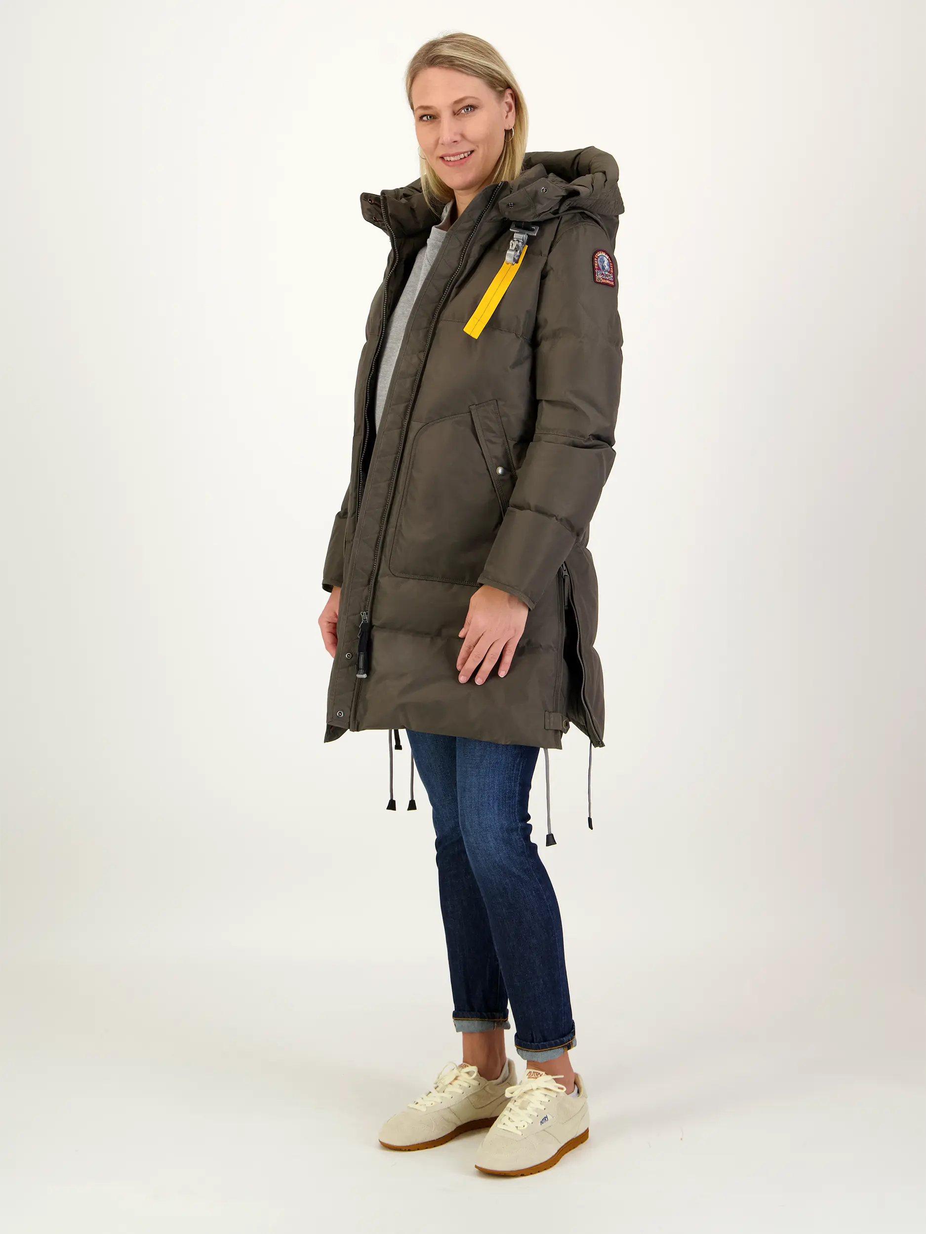 Kurzmantel 'Longbear' - Artikel Teil eines Outfits getragen von einem Modell