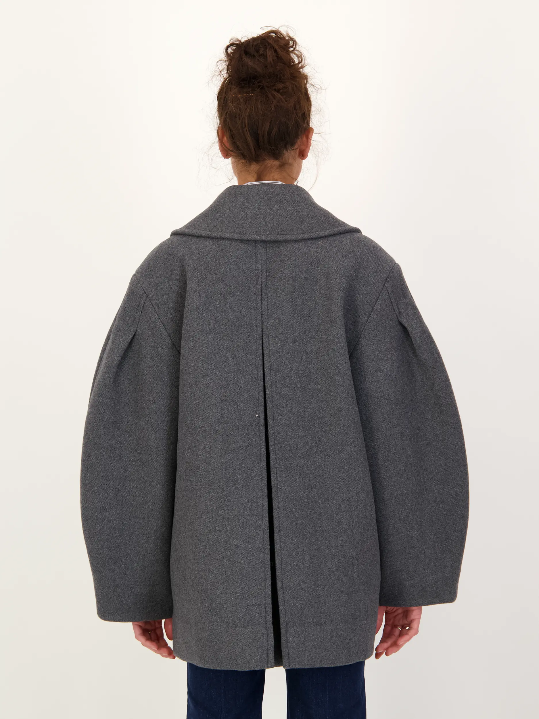 Cabanjacke aus Wolle - Artikel Rückseite getragen von einem Modell - Farbe: Grau