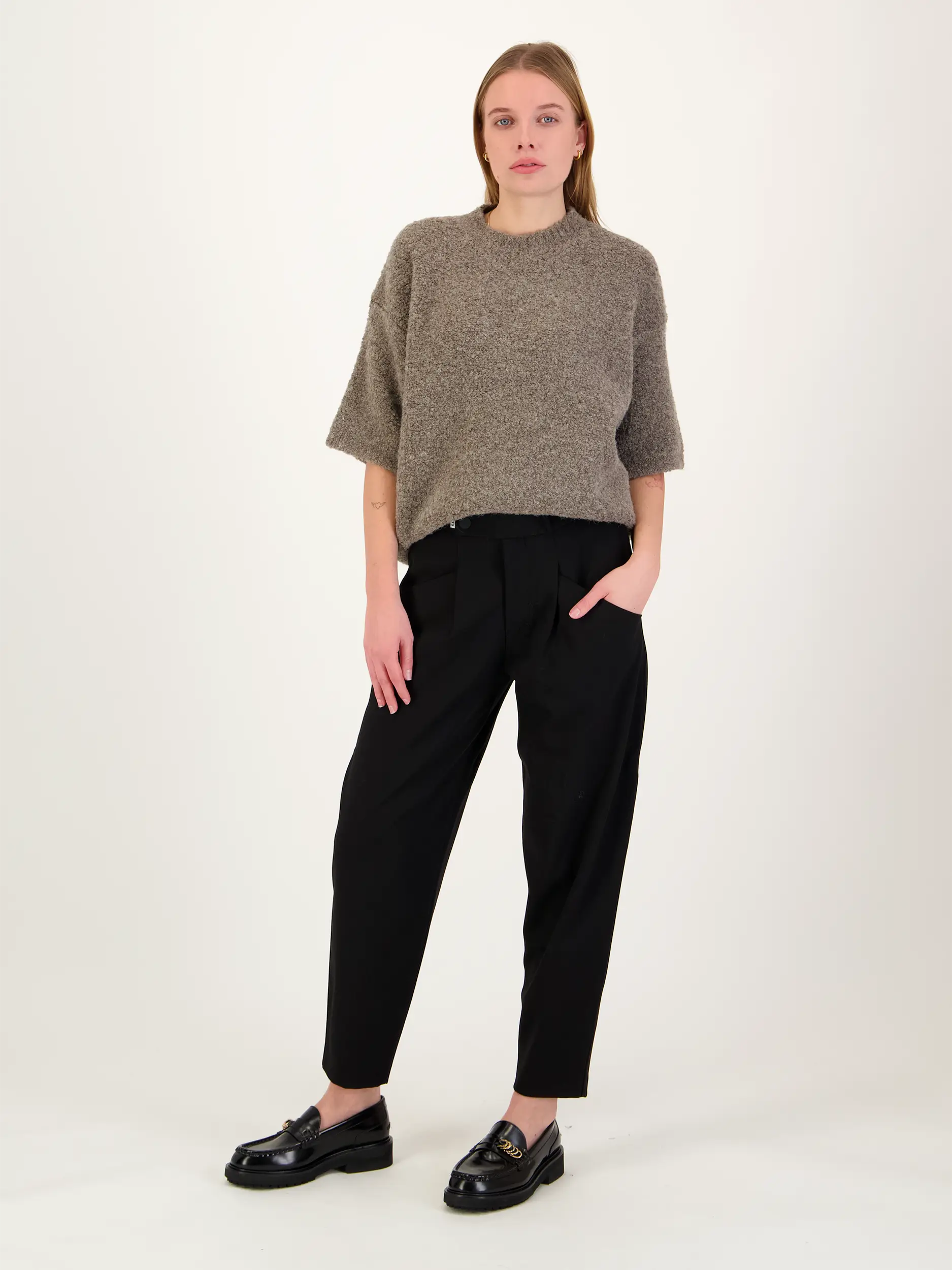 Pullover aus Woll-Mix 3/4 Arm - Artikel Teil eines Outfits getragen von einem Modell - Farbe: Braun