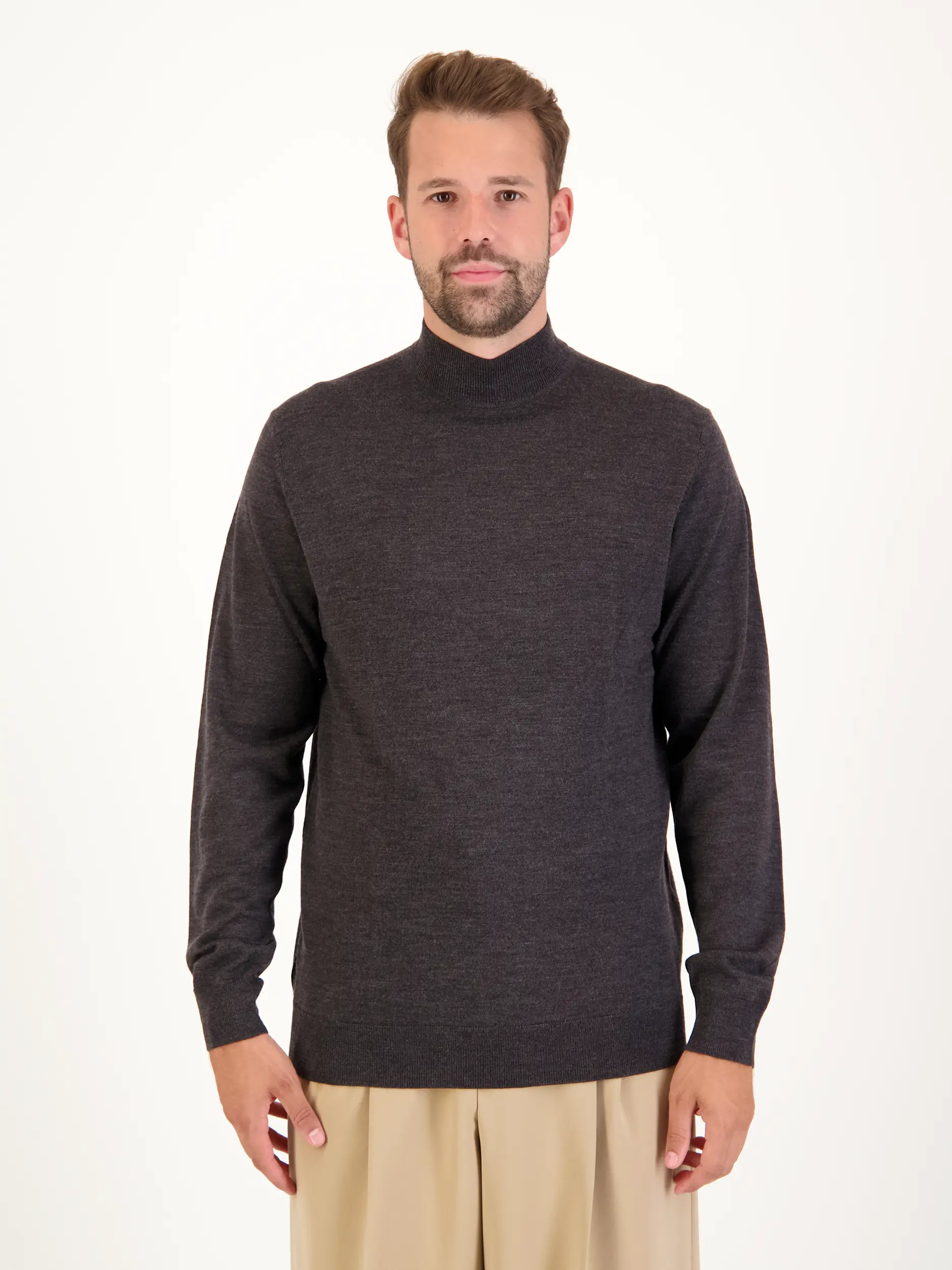Pullover aus Merinowolle - Artikel Vorderseite getragen von einem Modell - Farbe: Braun